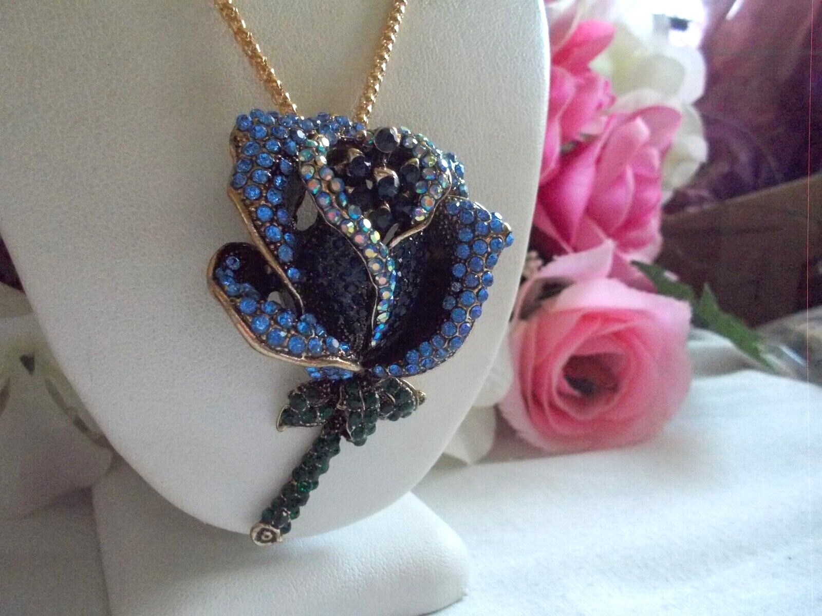 BETSEY JOHNSON SHIMMERING BLUE 3D ROSE PENDANT NECKLACE/BROOCH