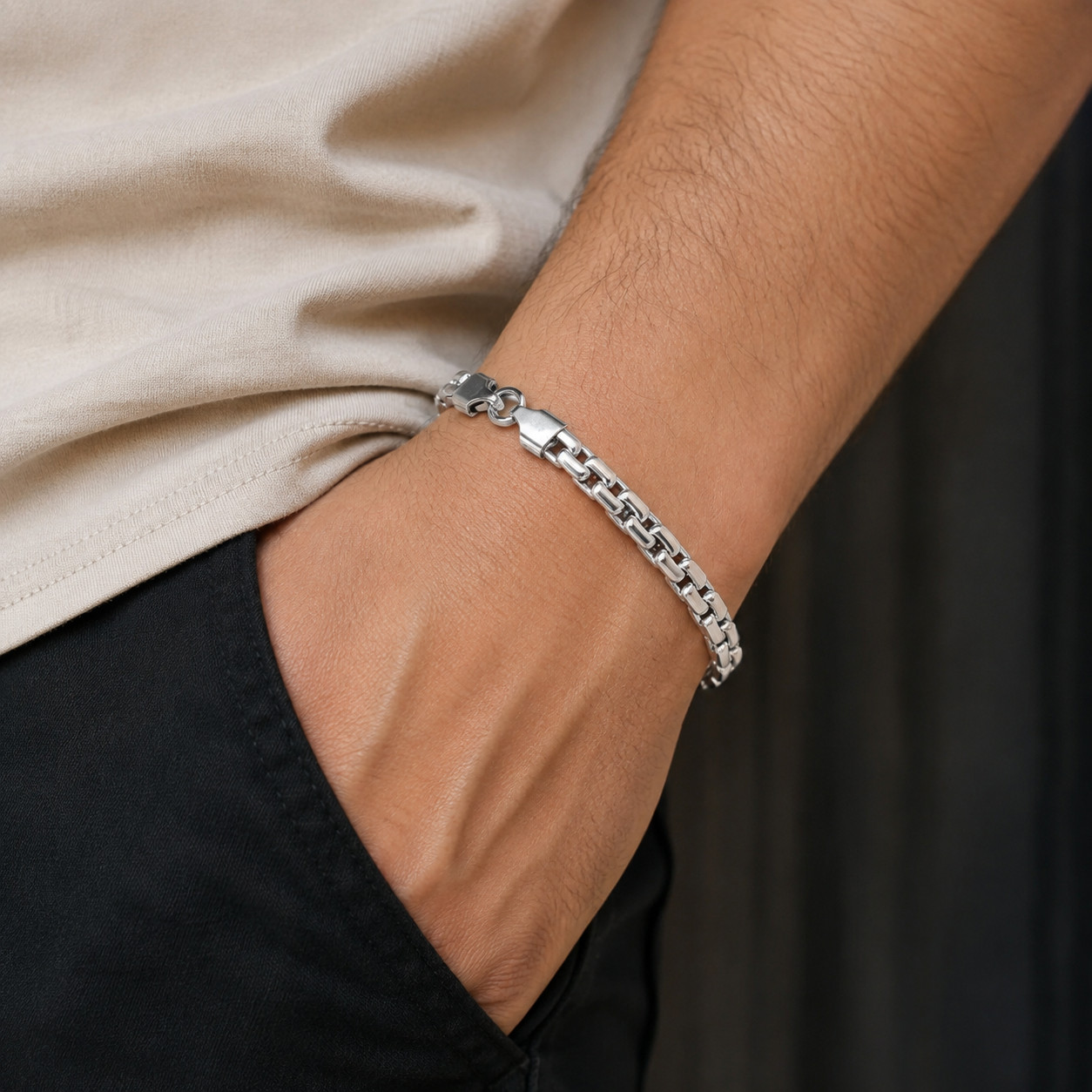 New Unisex Stainless Steel Chain Necklace Silver Featuring a oval-link design