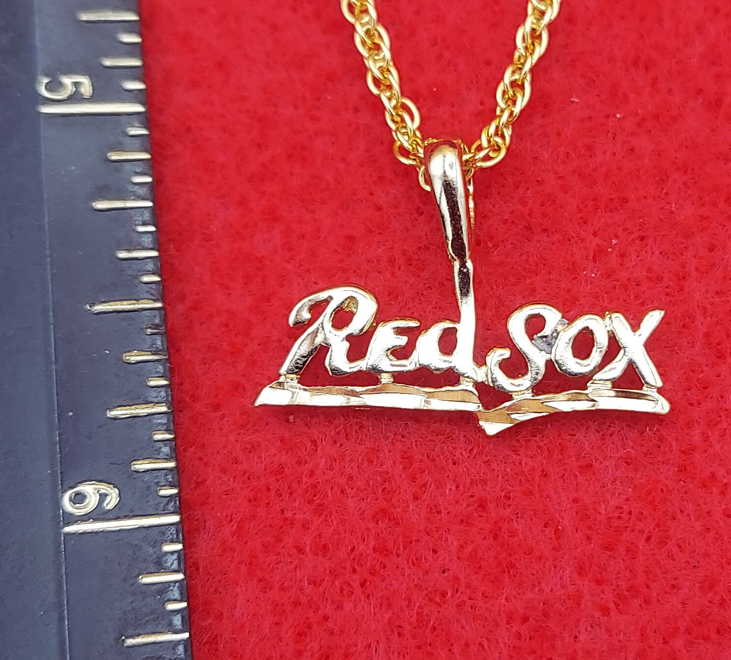 RED SOX SPORTS TEAM 14KT GOLD EP CHARM WITH 14KT GOLD EP 20″ ROPE CHAIN