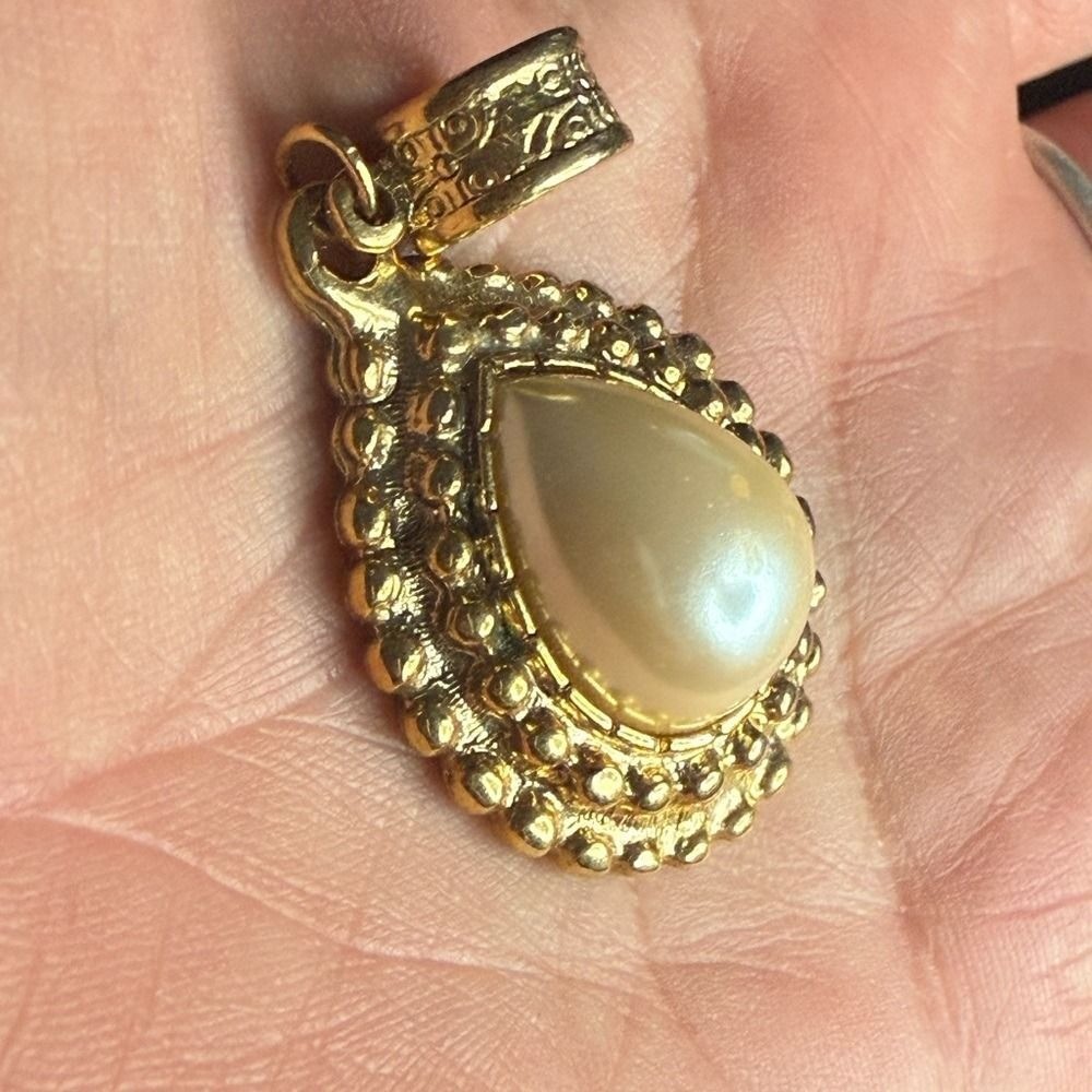Stanley Gold and Cream Teardrop Pendant