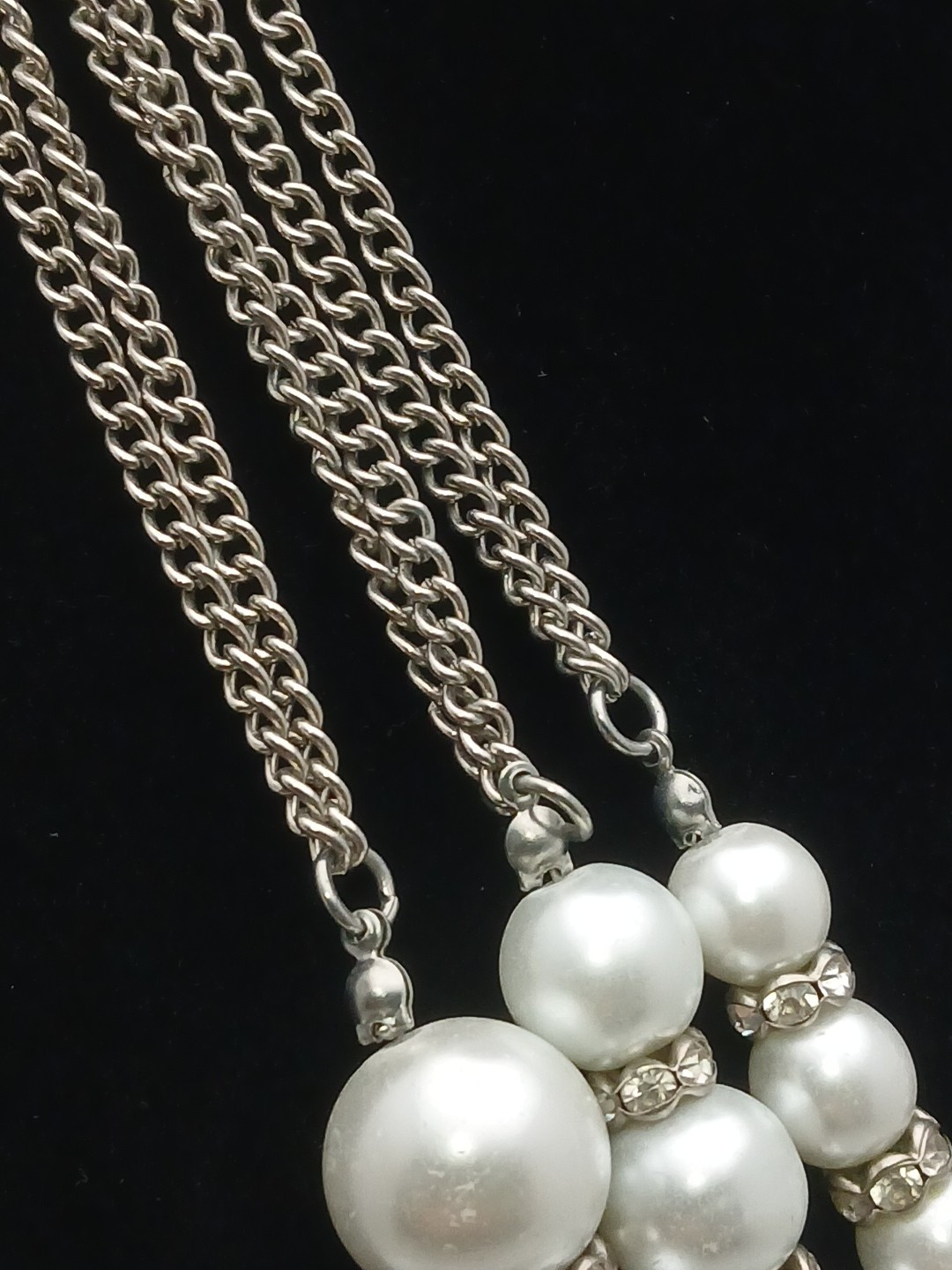 CATO 1946 BRAND silvertone layerd graduated faux pearls clear stones necklace