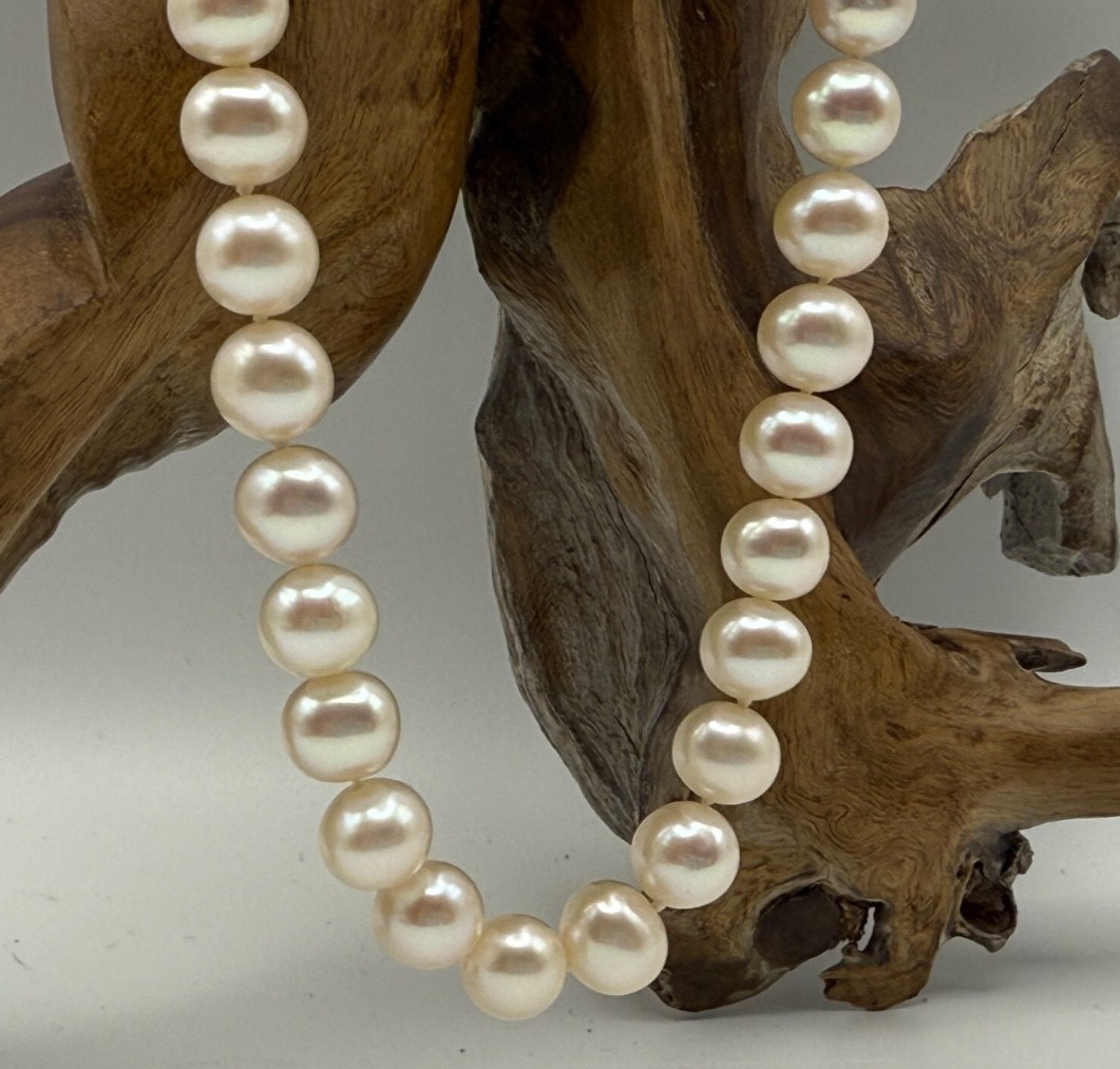 Classic Genuine Freshwater Necklace White 6–7mm Beads Lobster Clasp 16″ Knotted