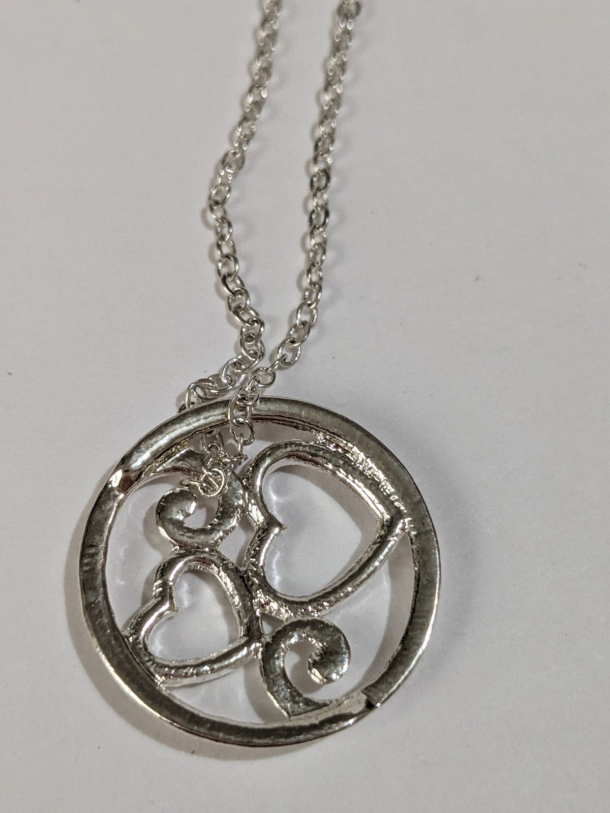 Intertwined Rhinestone Hearts Pendant Silver Tone Necklace. 18″. Modern.