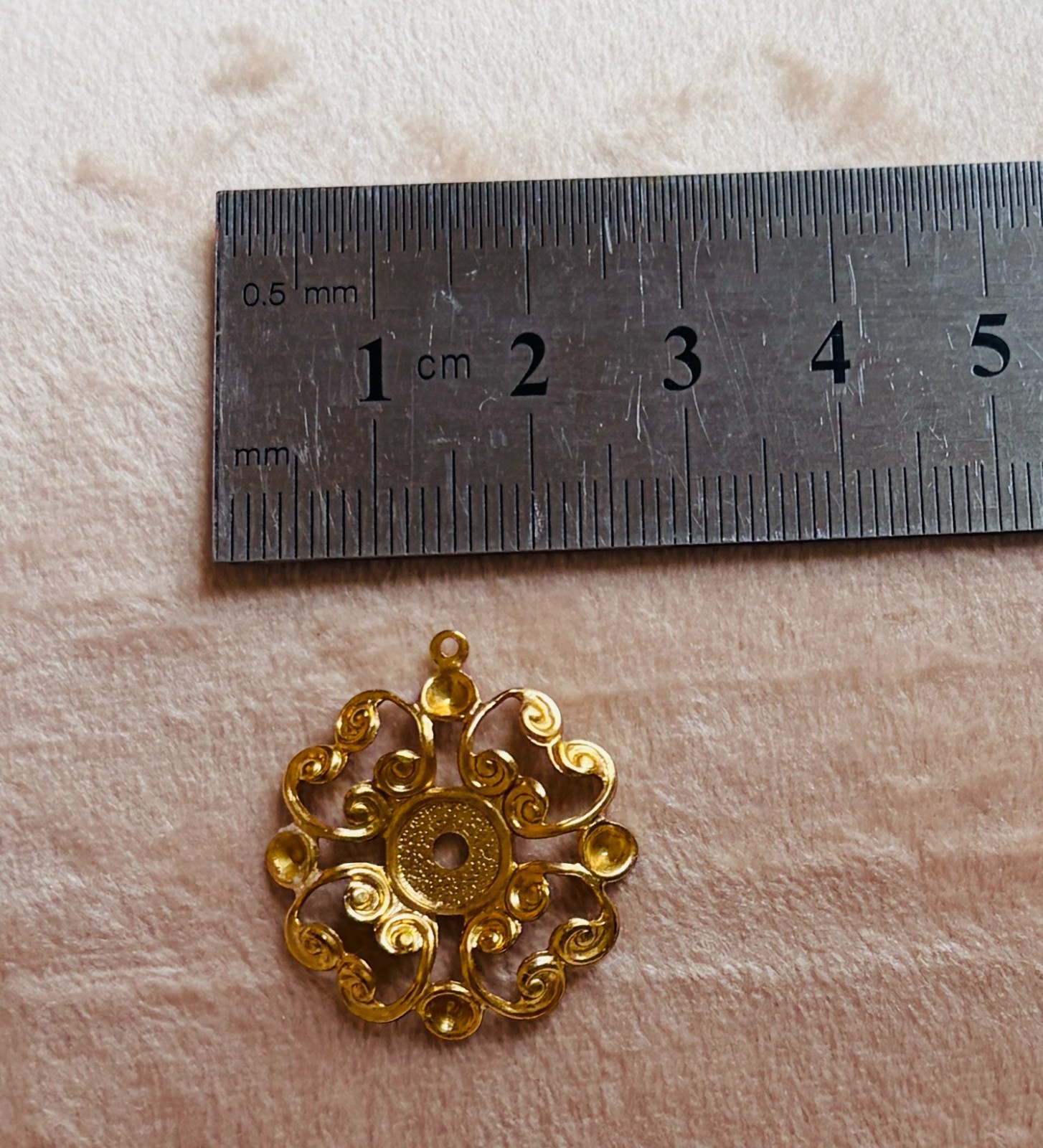 Gold Plated 23mm Pendant/Charm with mountings / sold in counts of 4