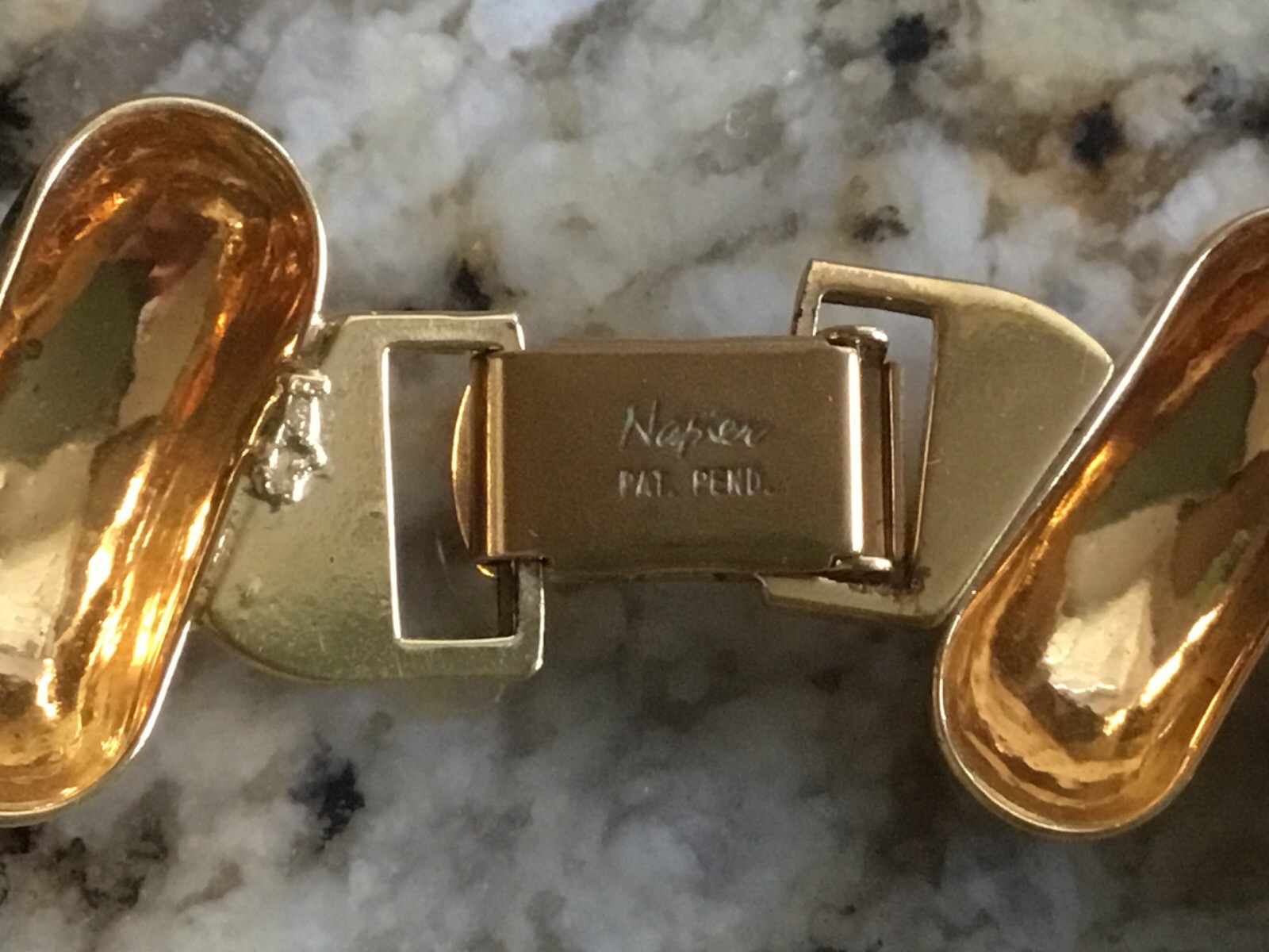 NAPIER Gold Tone Choker Necklace 16” Excellent Condition!