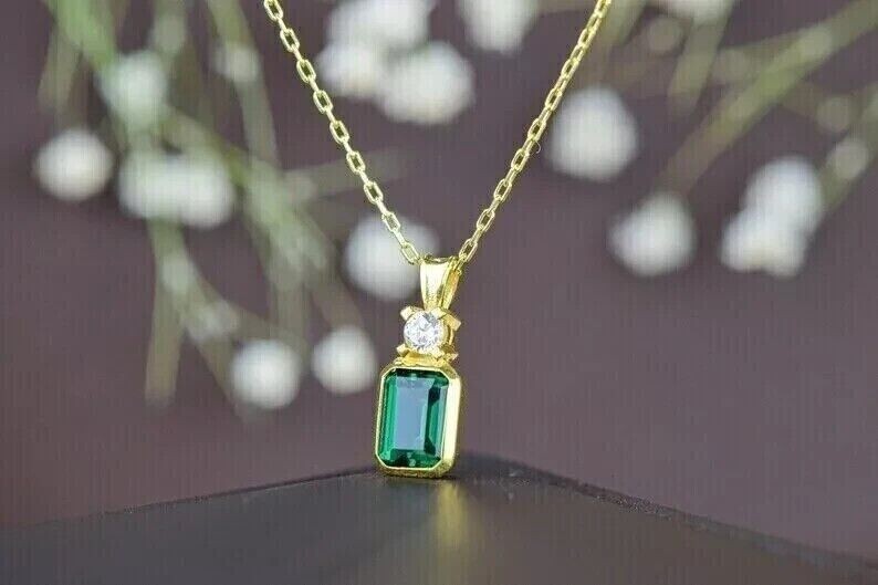 Simulated 2.00Ct Diamond & Emerald-Green Pendant 18″Chain 14K Yellow Gold Finish