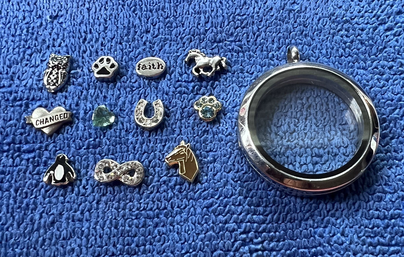 Origami Owl Living Locket Legacy Round Silver Hinged w/ Set of 11 Charms Lot