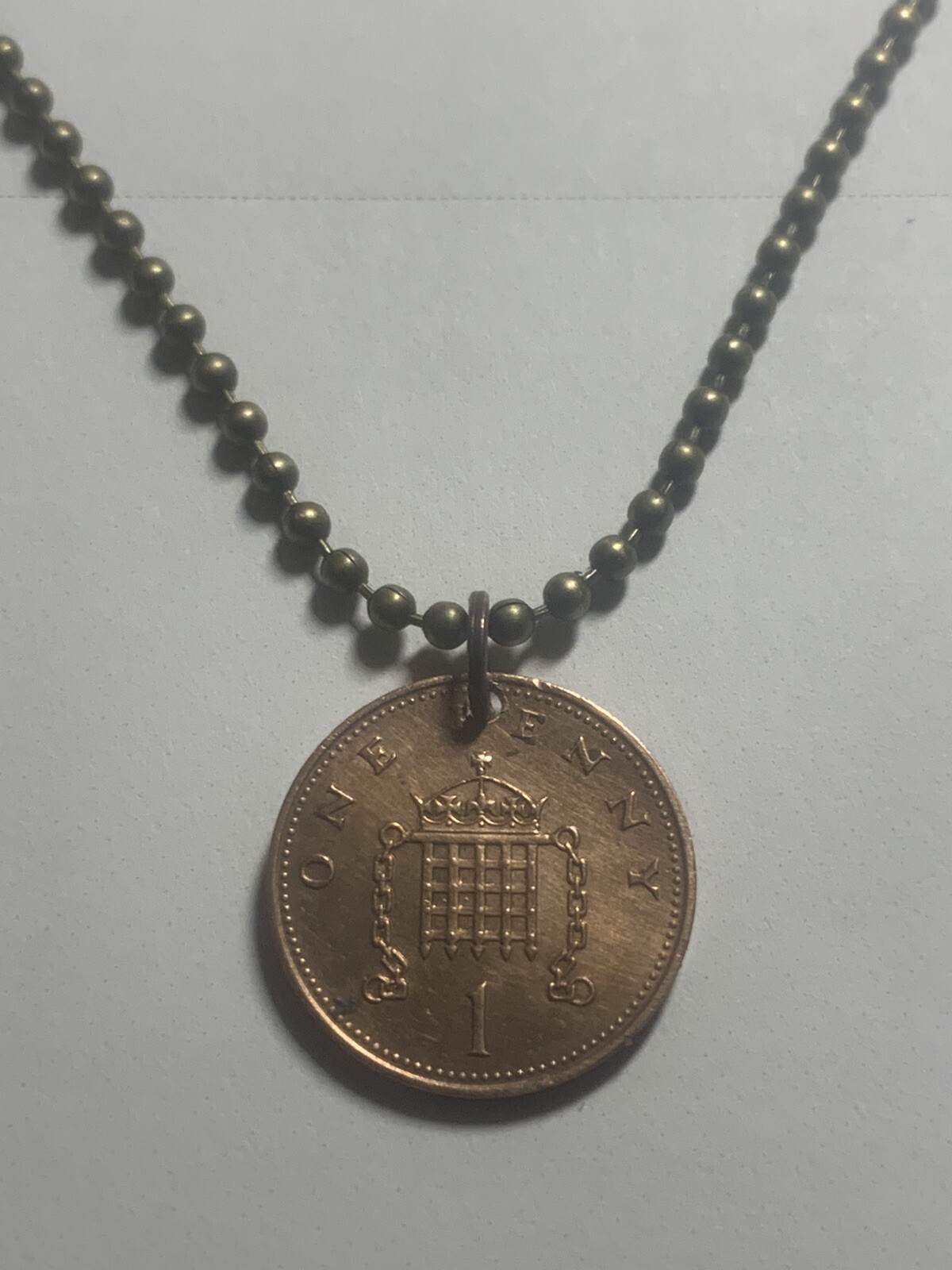 1988 United Kingdom Coin Pendant On 24” Chain British Queen Elizabeth. 🔥