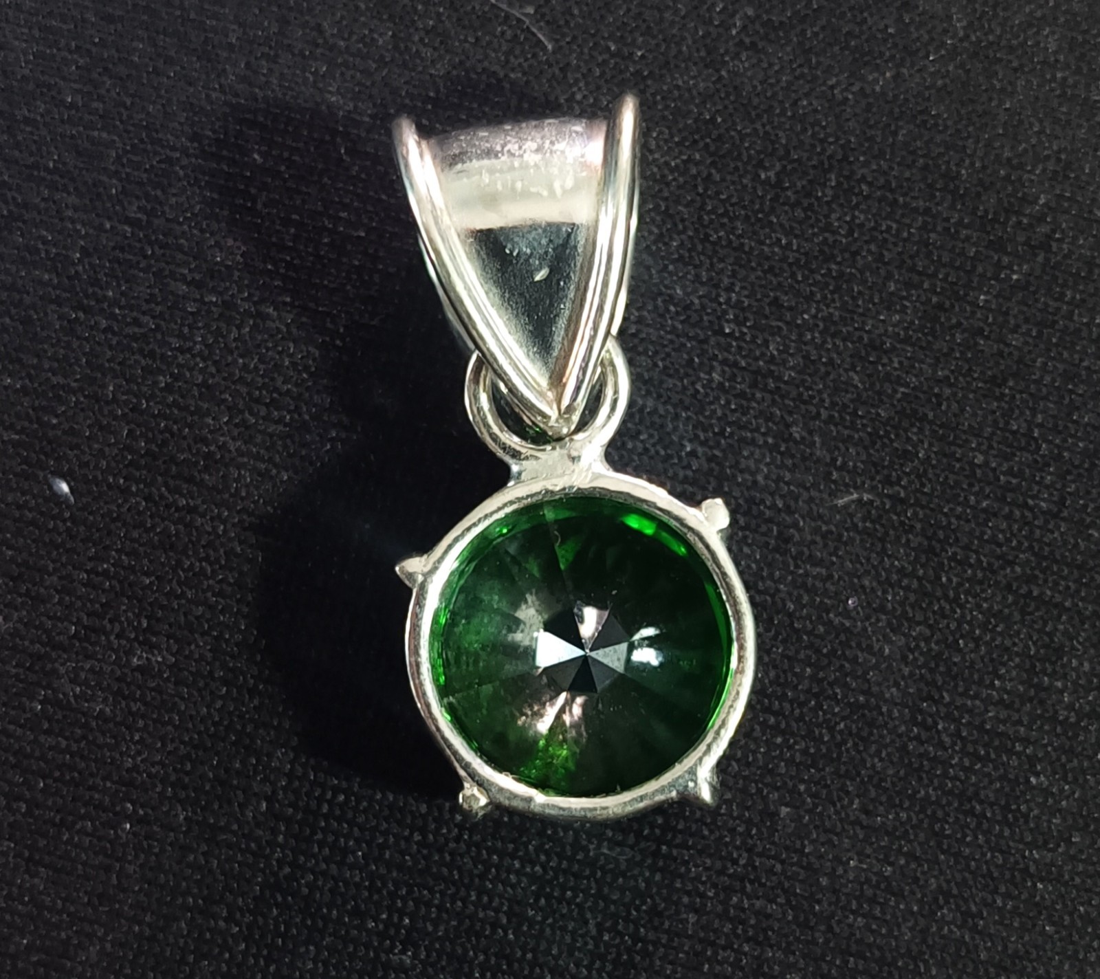 Round Tsavorite Jewelry 22 Ct Green Garnet Sterling Silver Pendant With Chain