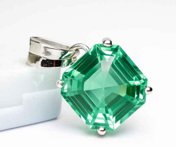 Natural Certified 25 Ct Green Sapphire Loose Gemstone 925 Solid Silver Pendant