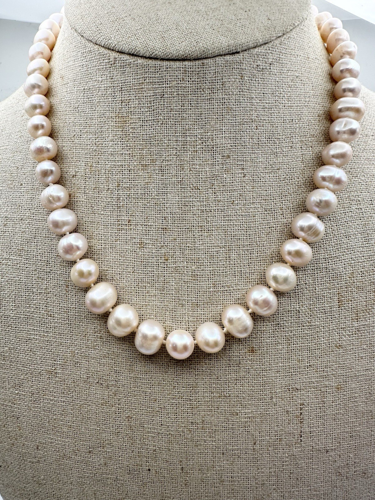 8-9mm Freshwater Pearl Hand Knotted Necklace 16.5”