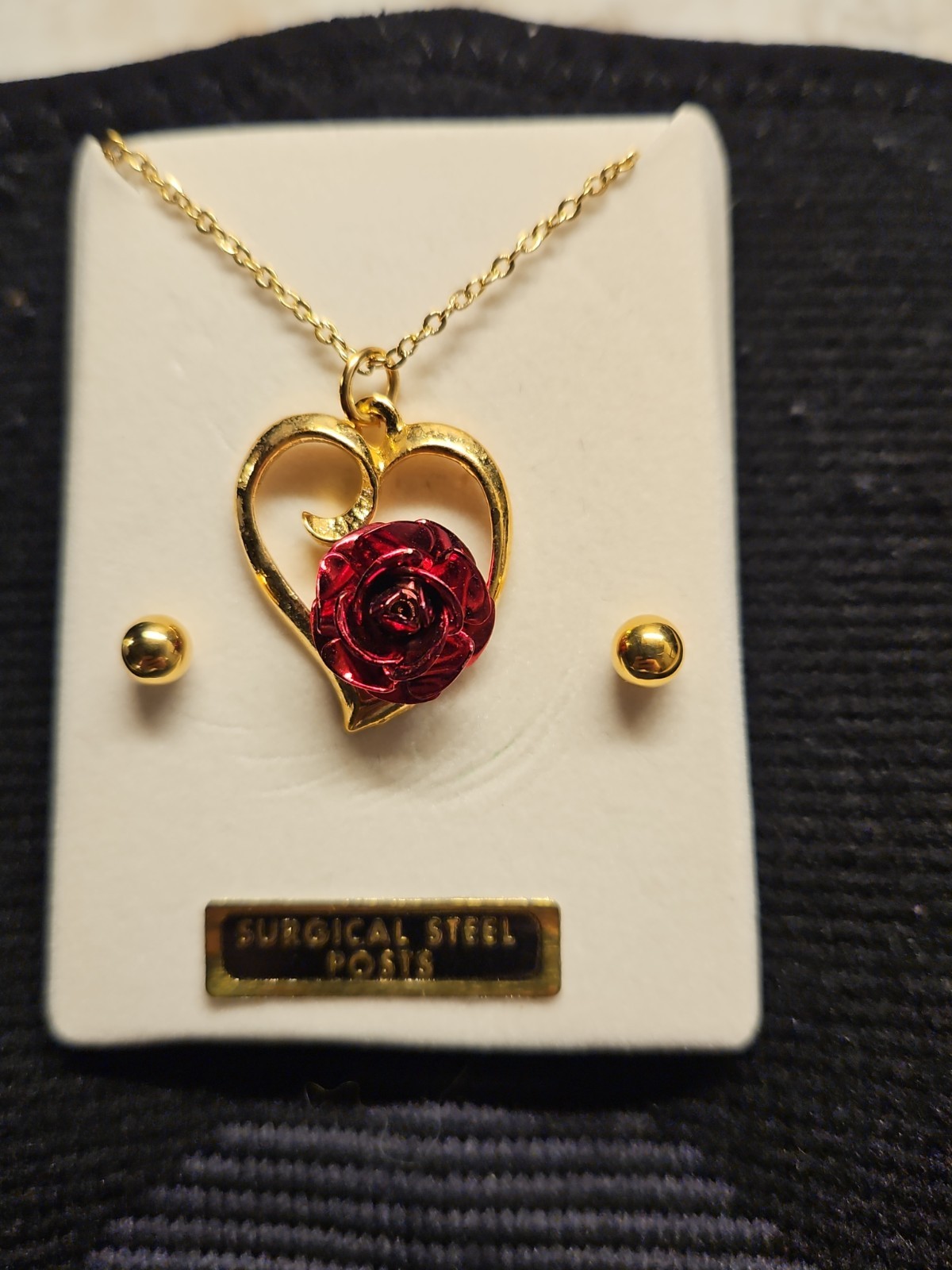 Beautiful 16″ Imitation Gold Necklace Heart Rose w/Post Earrings in Gift Box