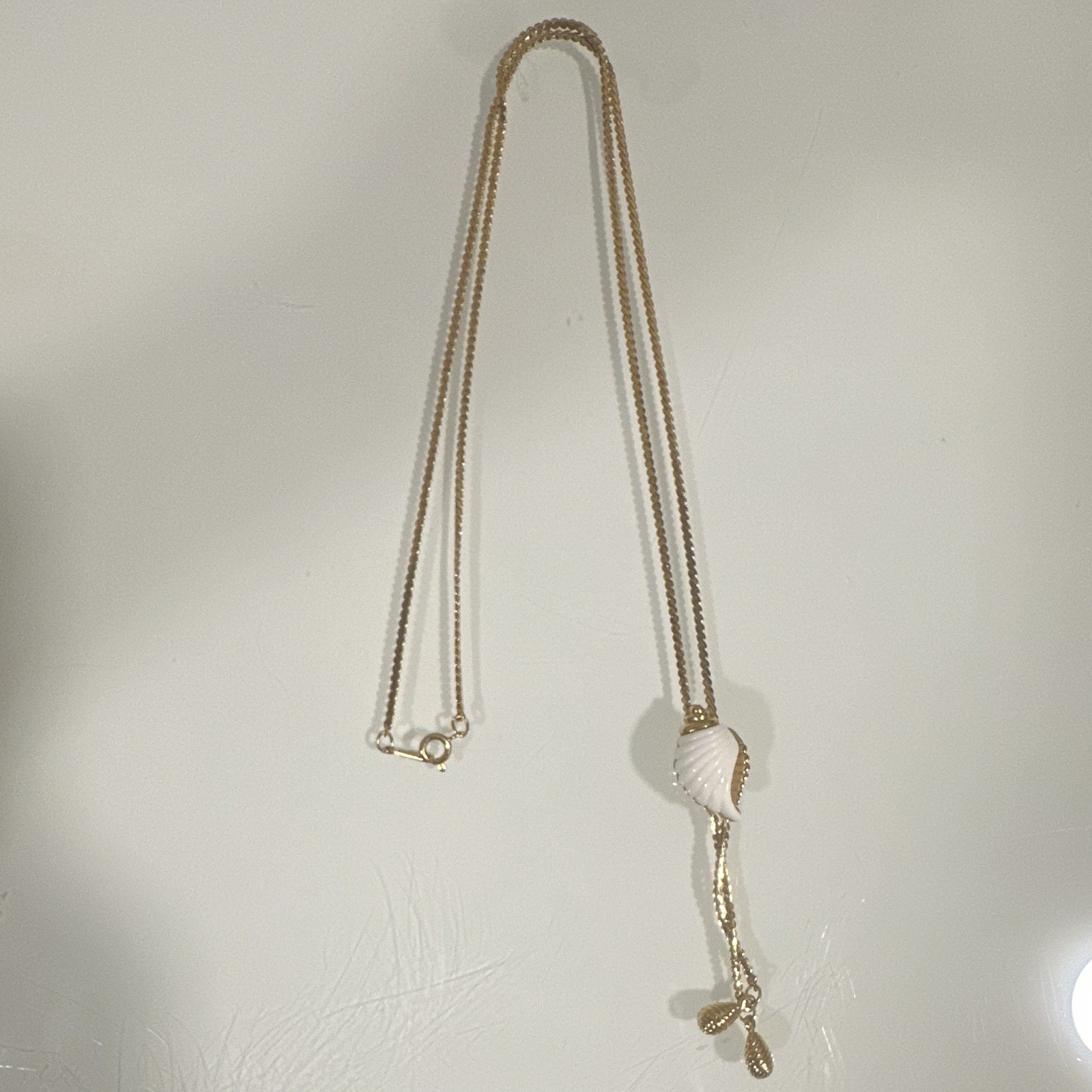 Avon Gold Tone Rope Chain Necklace White Shell Charm Pendant Spring Ring
