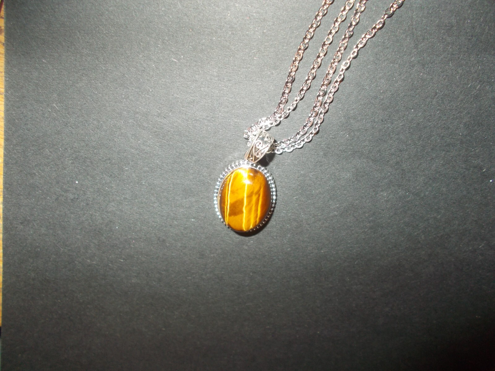Beautiful Tiger Iron Pendant & 18″ Necklace! FREE SHIPPING IN THE USA!