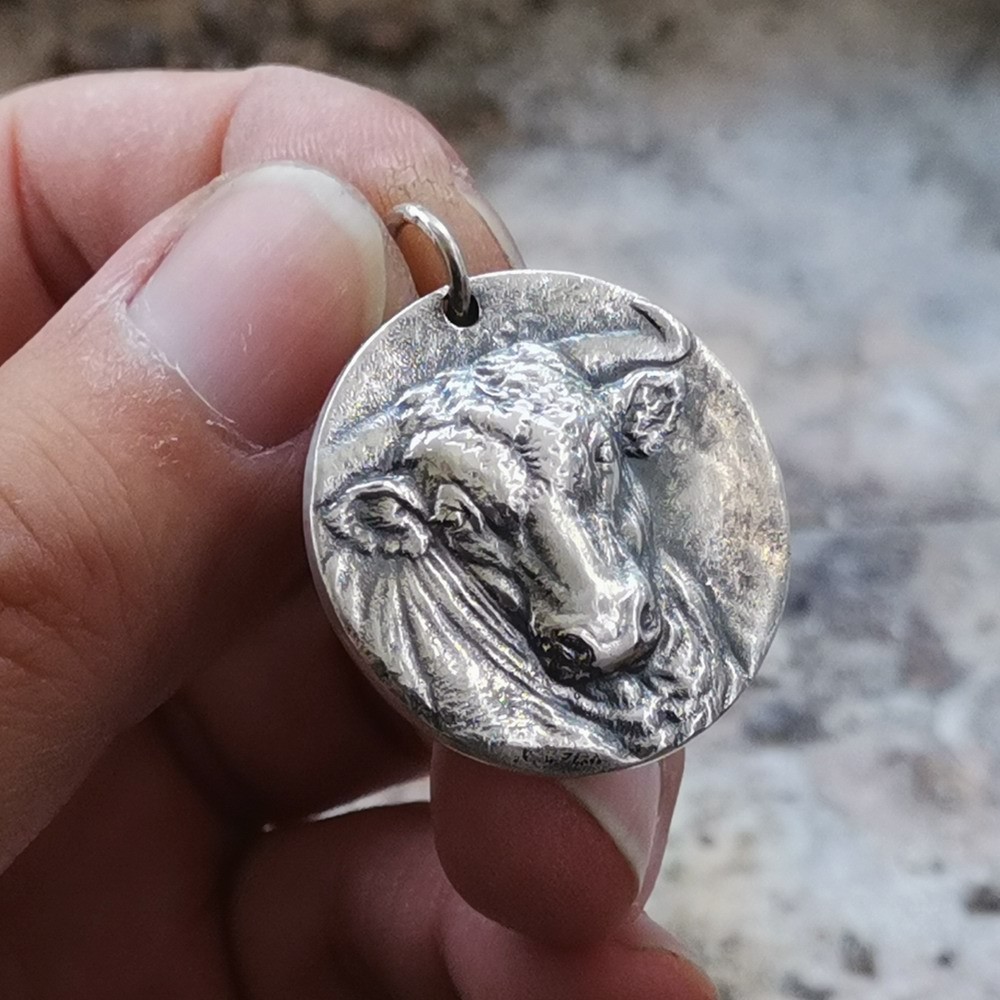 Round Bull 925 Sterling Silver Pendant Fashion Punk Pendant TA285A Dia. 28mm FZ