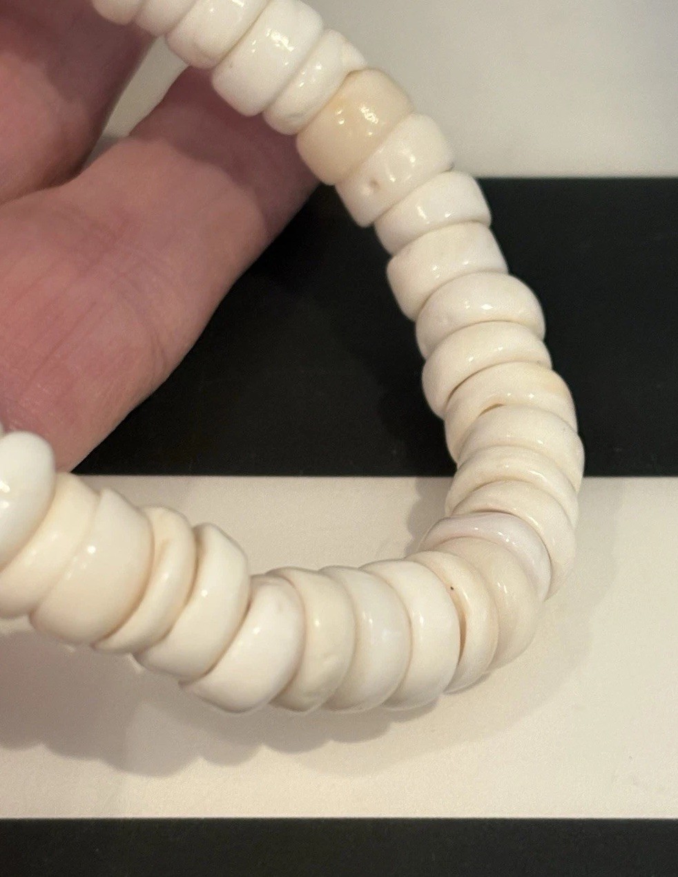 Vintage 19.25 Inch Hawaiian Puka Shell Necklace Large 20mm Shells 73.5 Gr