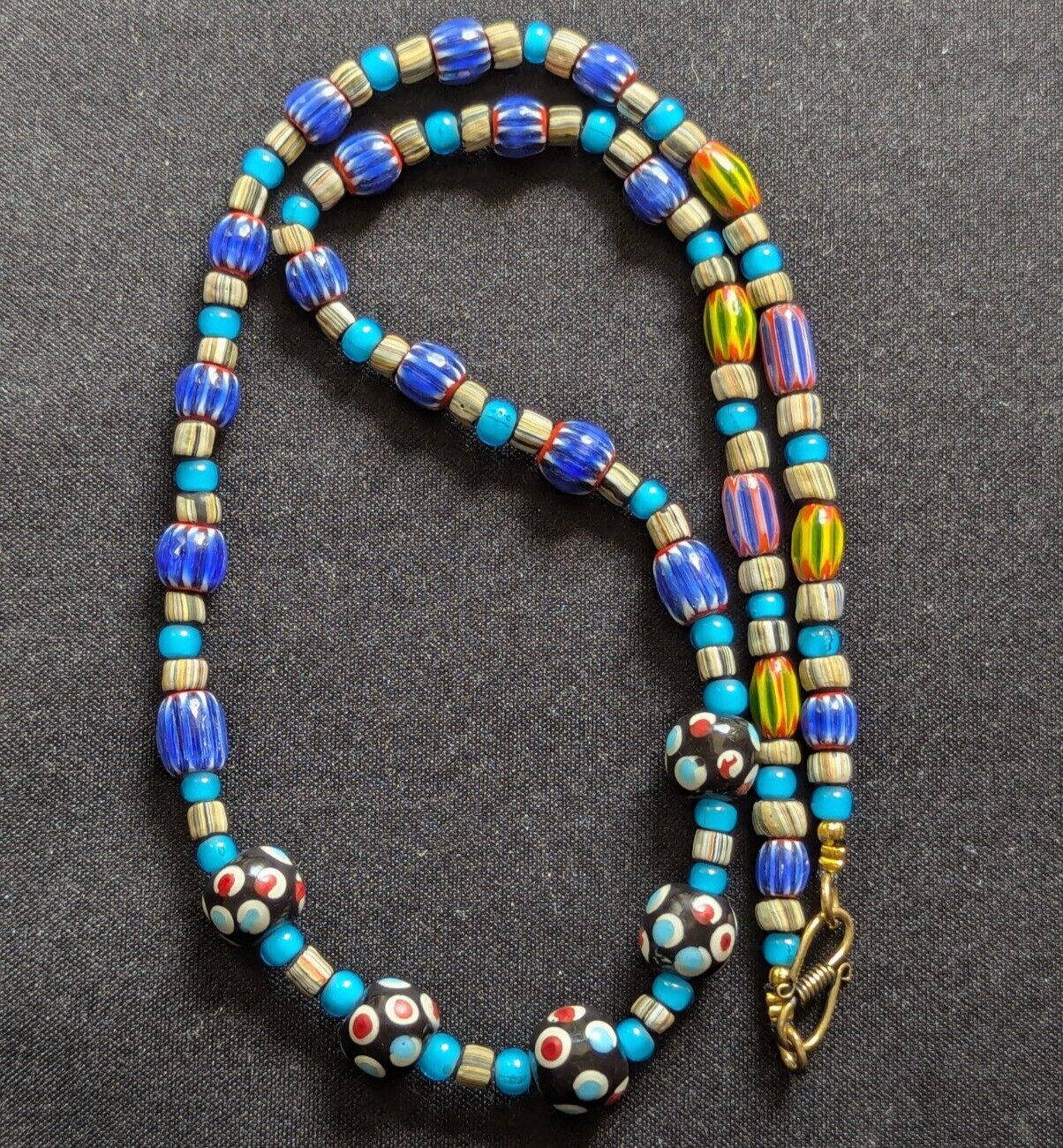 MixGlass Chevron & whiteHeart with EyesGlass Beaded Necklace