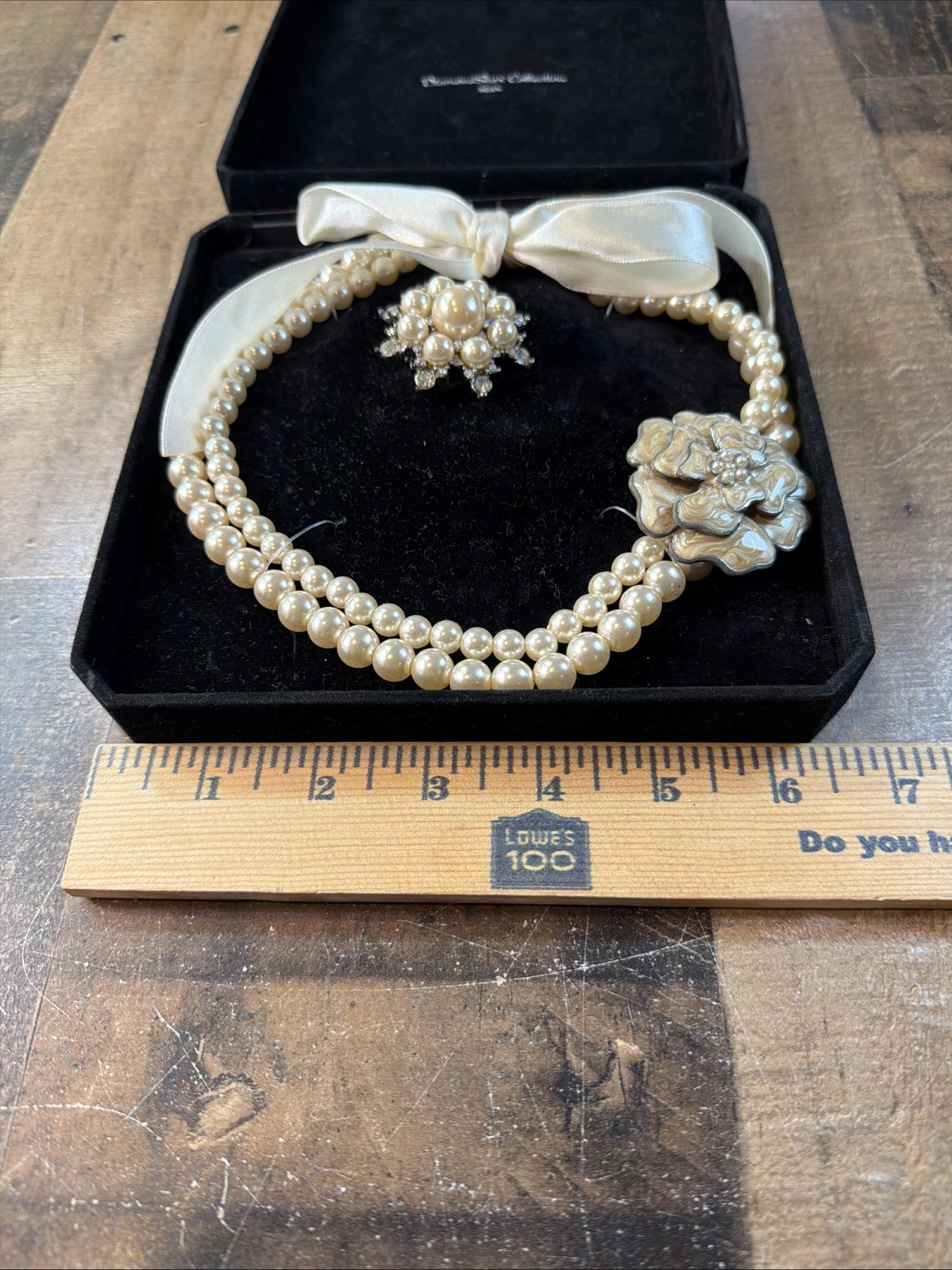 Women’s Imitation Faux Pearl Rhinestone Necklace Ribbon Brooch White Vtg *Read*