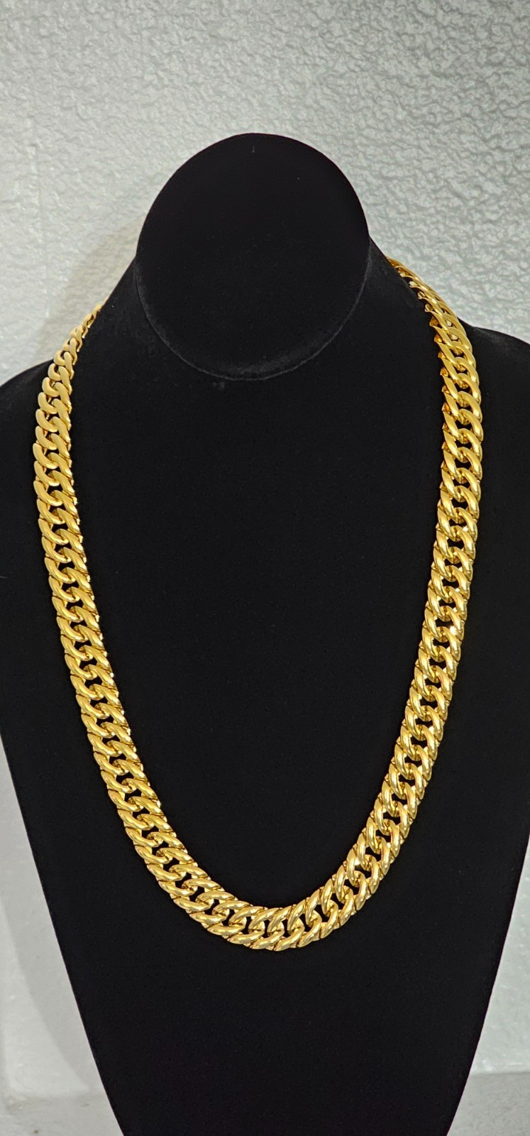 RARE & UNIQUE NAPIER necklace gold tone 25” end to end in Excellent condition