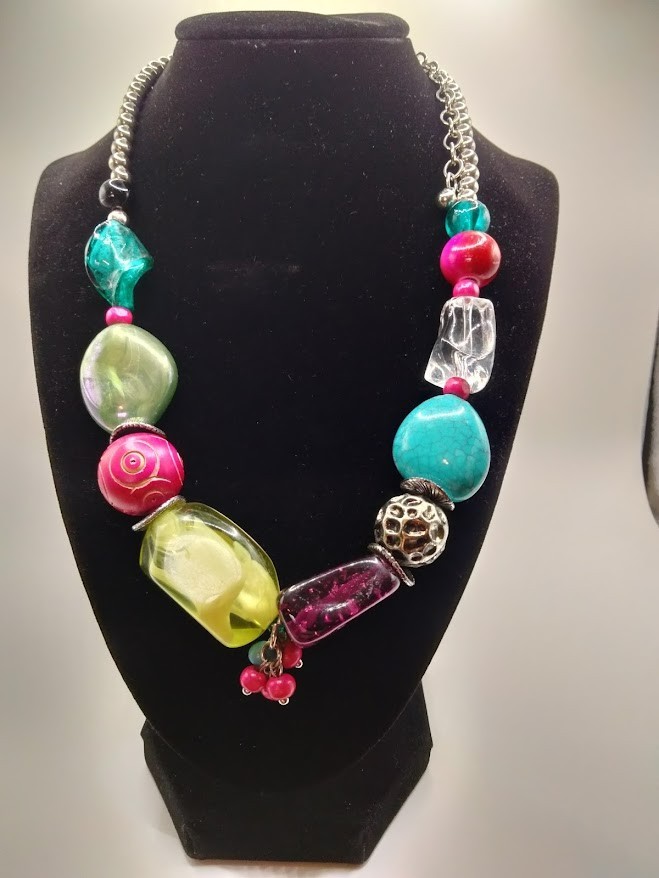 405….Vtg Mix Lot of 5 Assorted Necklaces. Various Colors, Styles, & Materials