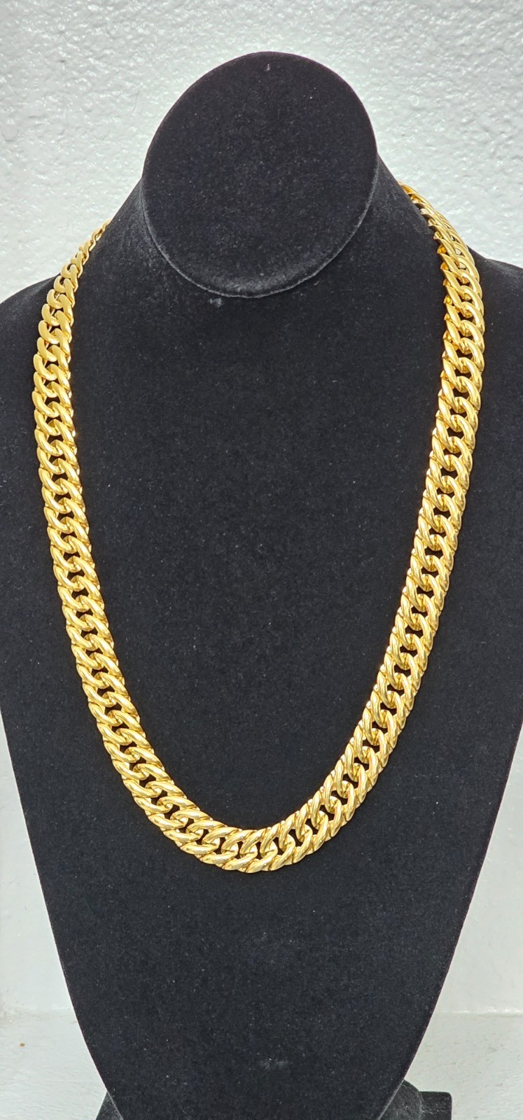 RARE & UNIQUE NAPIER necklace gold tone 25” end to end in Excellent condition