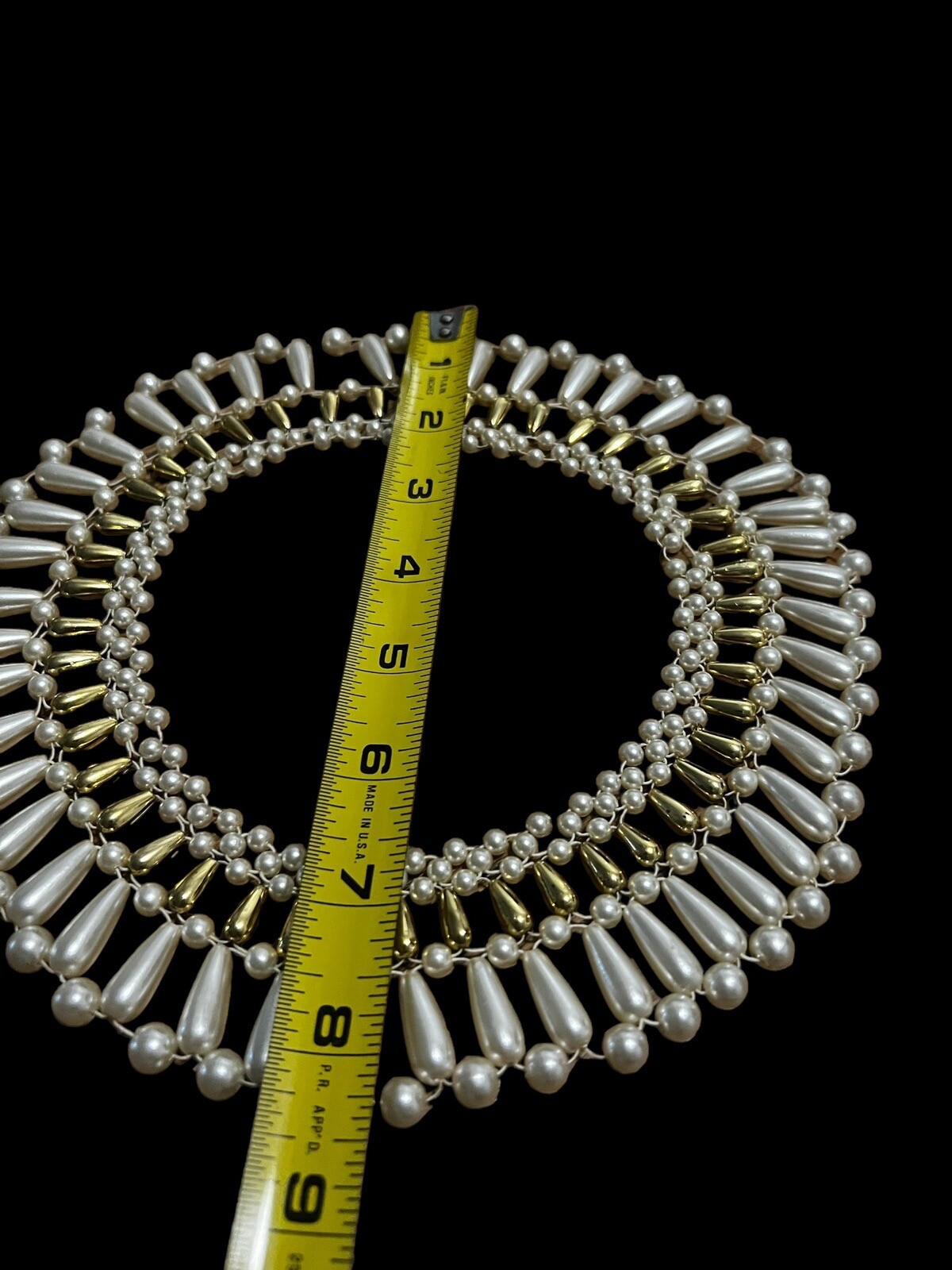 White And gold stretch collar necklace faux pearl sweater topper 1960 Era ￼