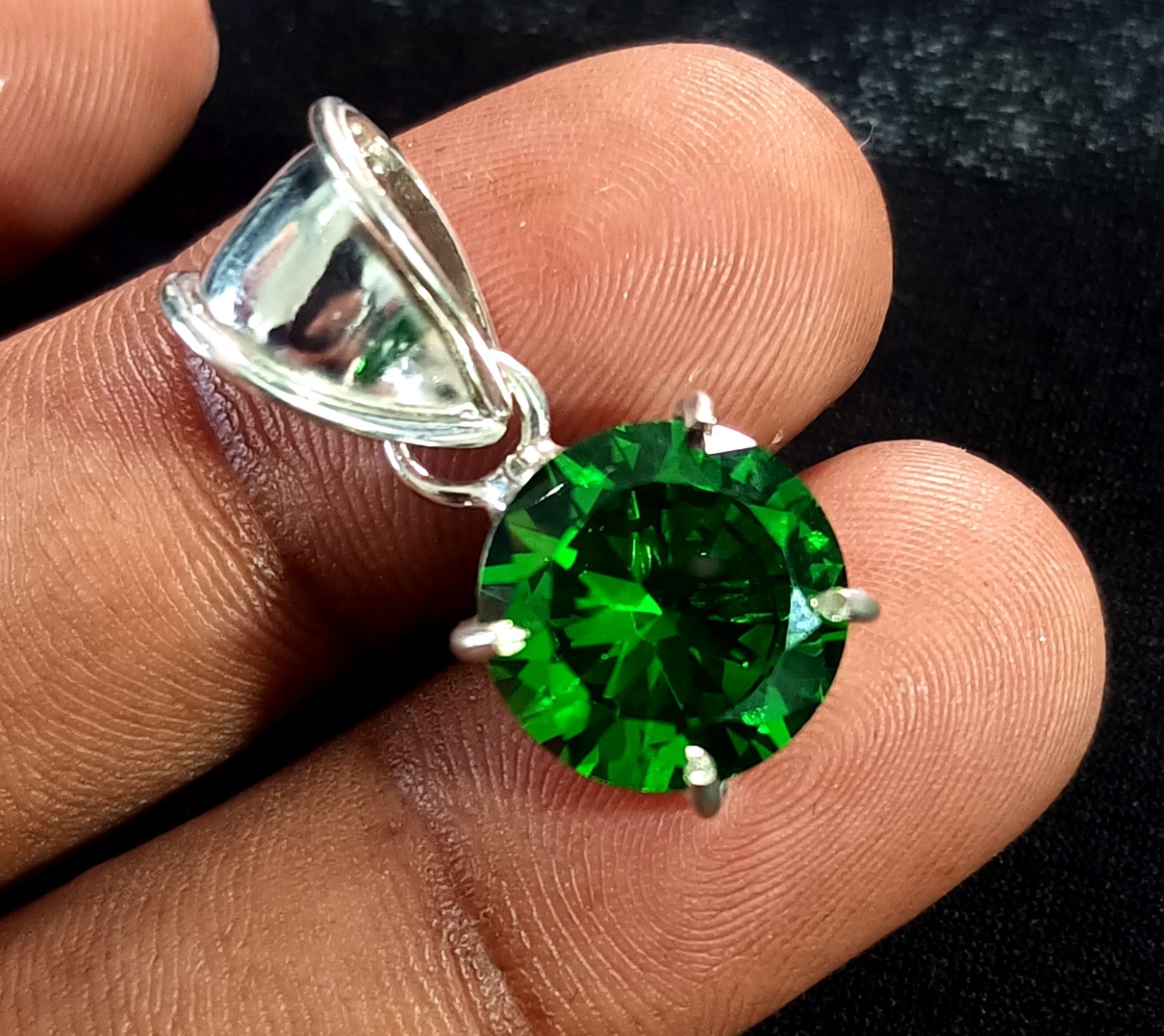 Round Tsavorite Jewelry 22 Ct Green Garnet Sterling Silver Pendant With Chain