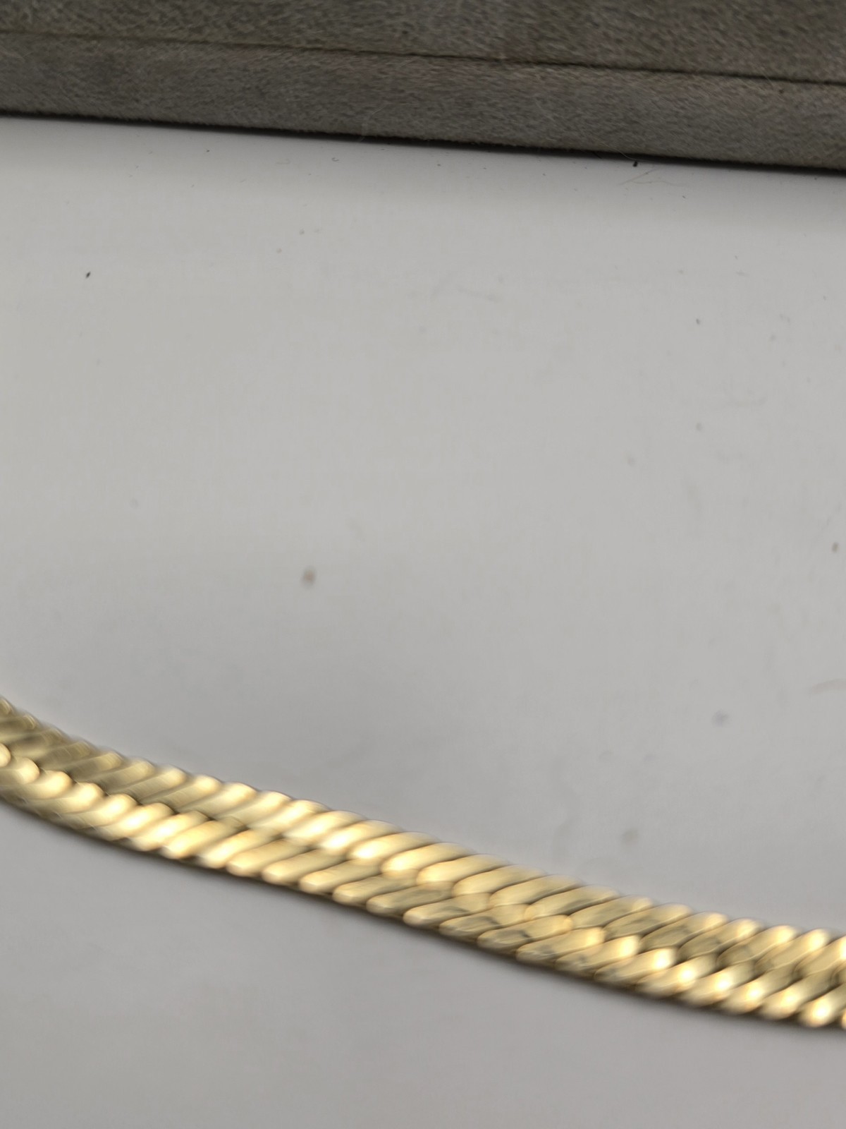 Vintage 1980s Gold Tone Herringbone Chain Necklace 19″ Flat Liquid Gold Style
