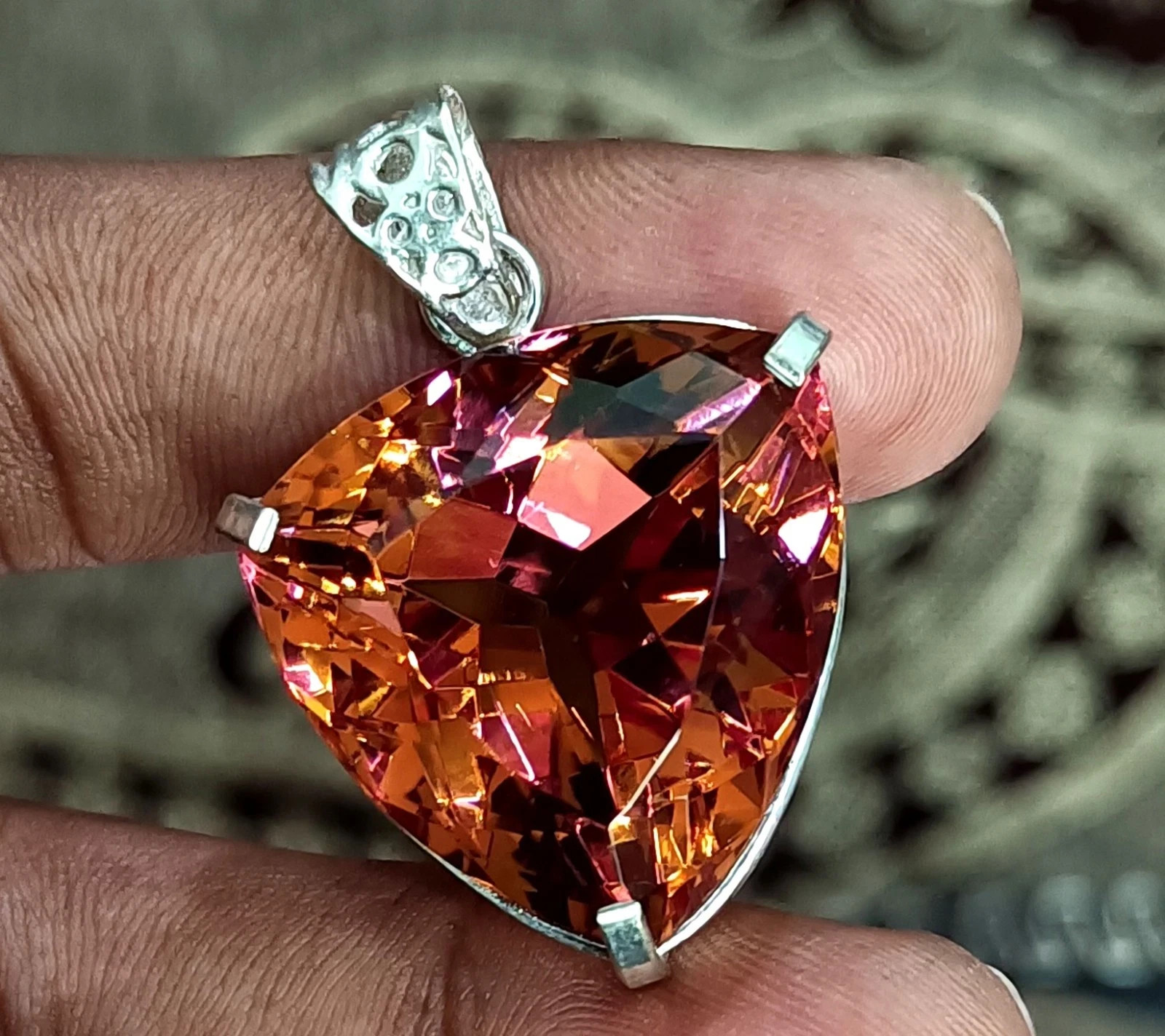 Certified 82.85Ct Natural Zultanite 7 Color Trillion Pendant 925 Silver Gemstone