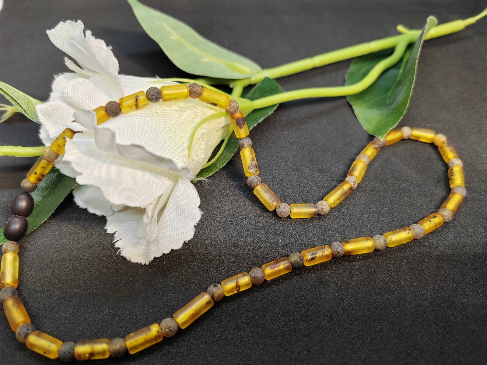 Baltic Amber Necklace for unisex adults, cilinder-round beads 45 cm