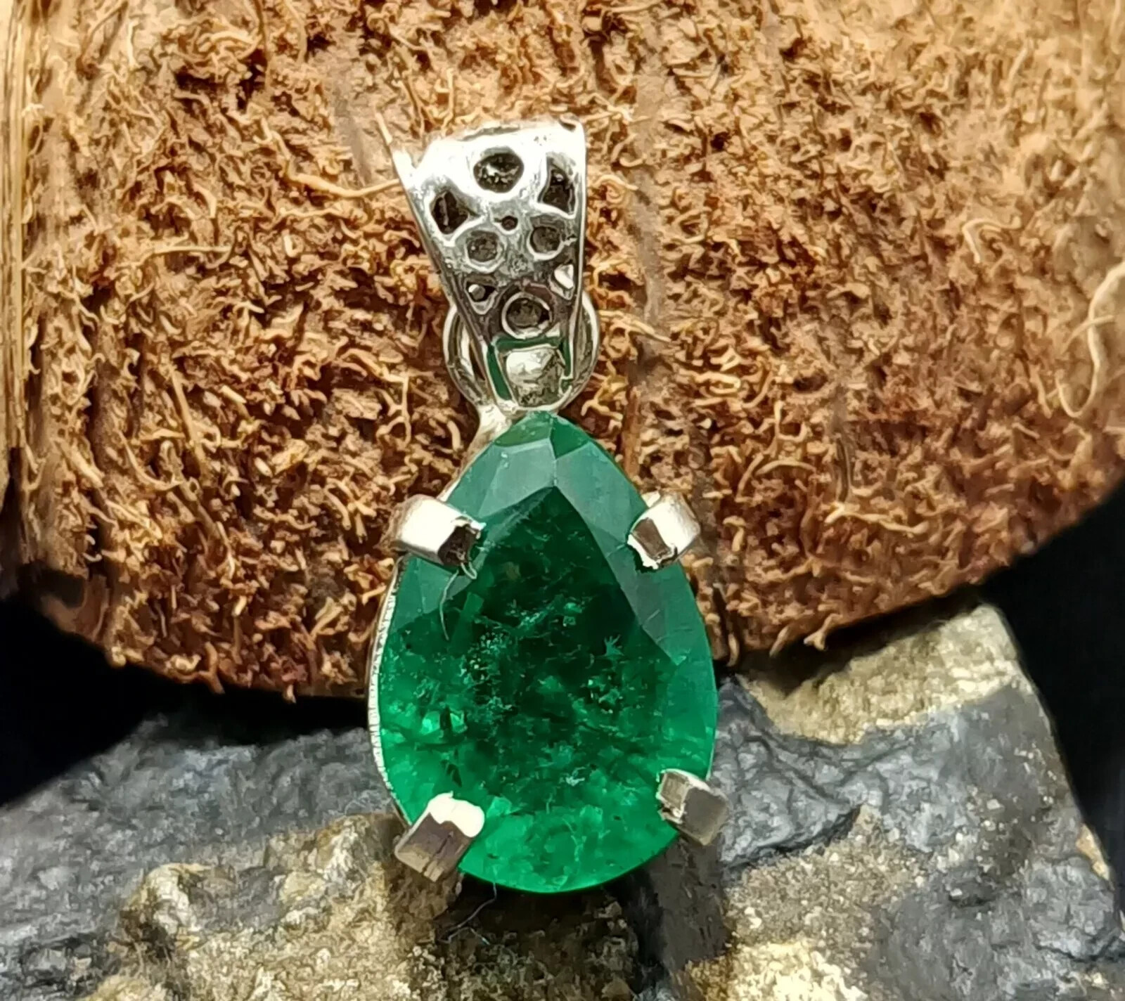Certified 23.60 Ct Natural Emerald 925 Solid Silver Pear Cut Pendant Gemstone