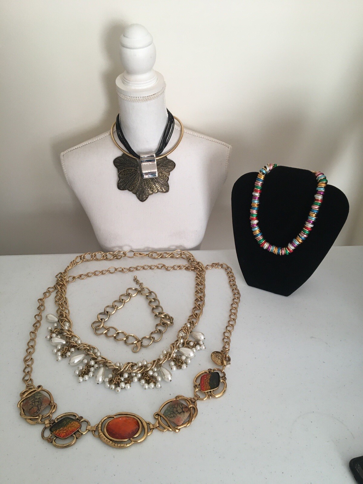 Vintage Mix Lot of Assorted Necklaces. Various Colors, Styles, Materials
