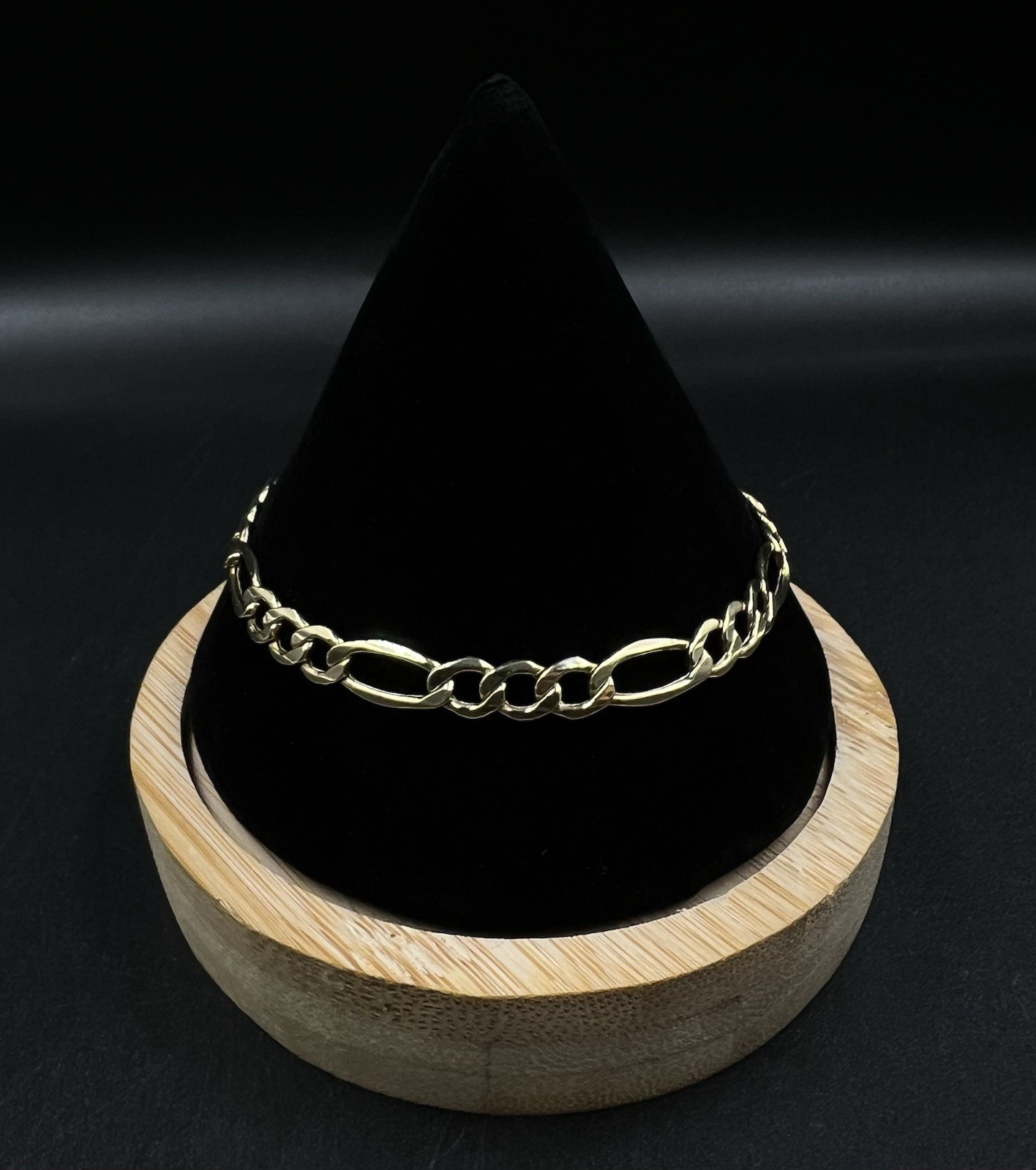 8” 10K Hollow Yellow Gold Diamond Cut Figaro Bracelet | 4.86g | 6.4mm | Lobster