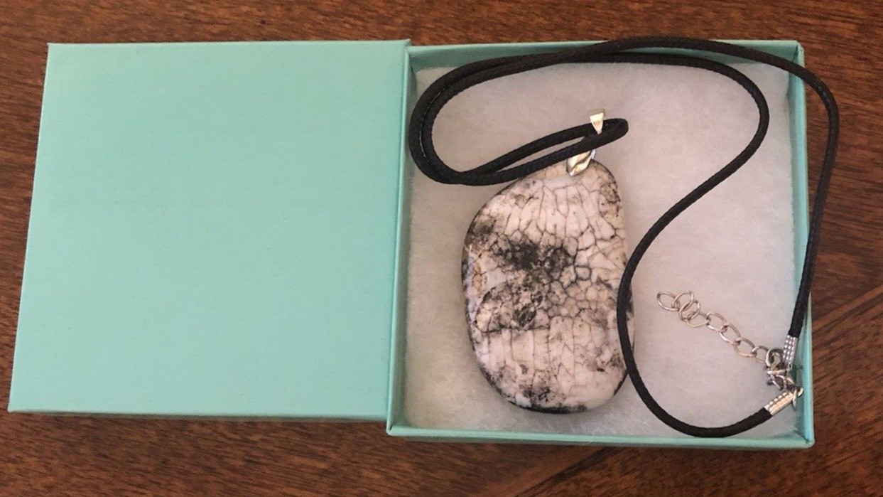 TALISMAN OF HOWLITE GORGEOUS PENDANT NECKLACE/FREE GIFT BOX