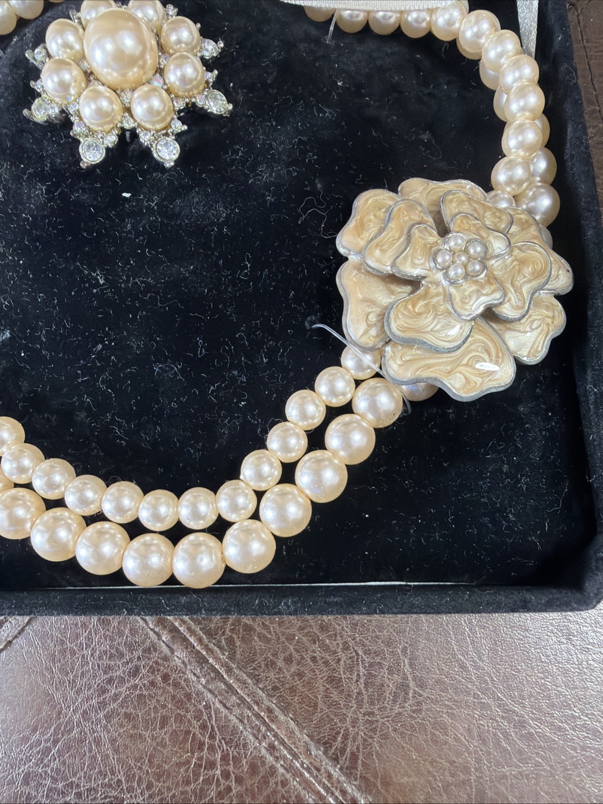Women’s Imitation Faux Pearl Rhinestone Necklace Ribbon Brooch White Vtg *Read*