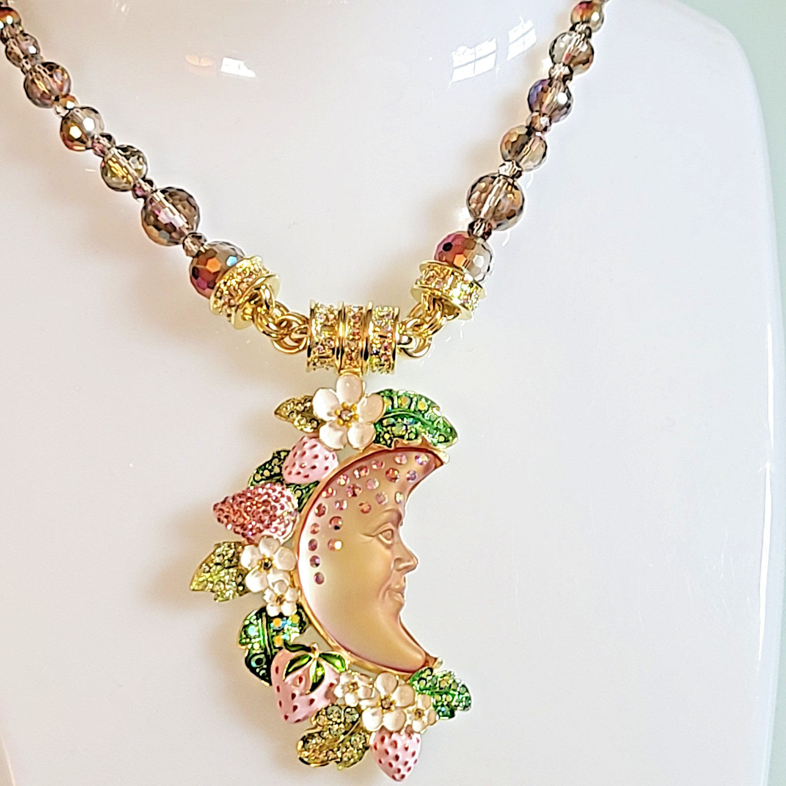 Belle Of The Ball Beaded Mystic Goddess Moon Shadow Strawberry Mag Necklace GT