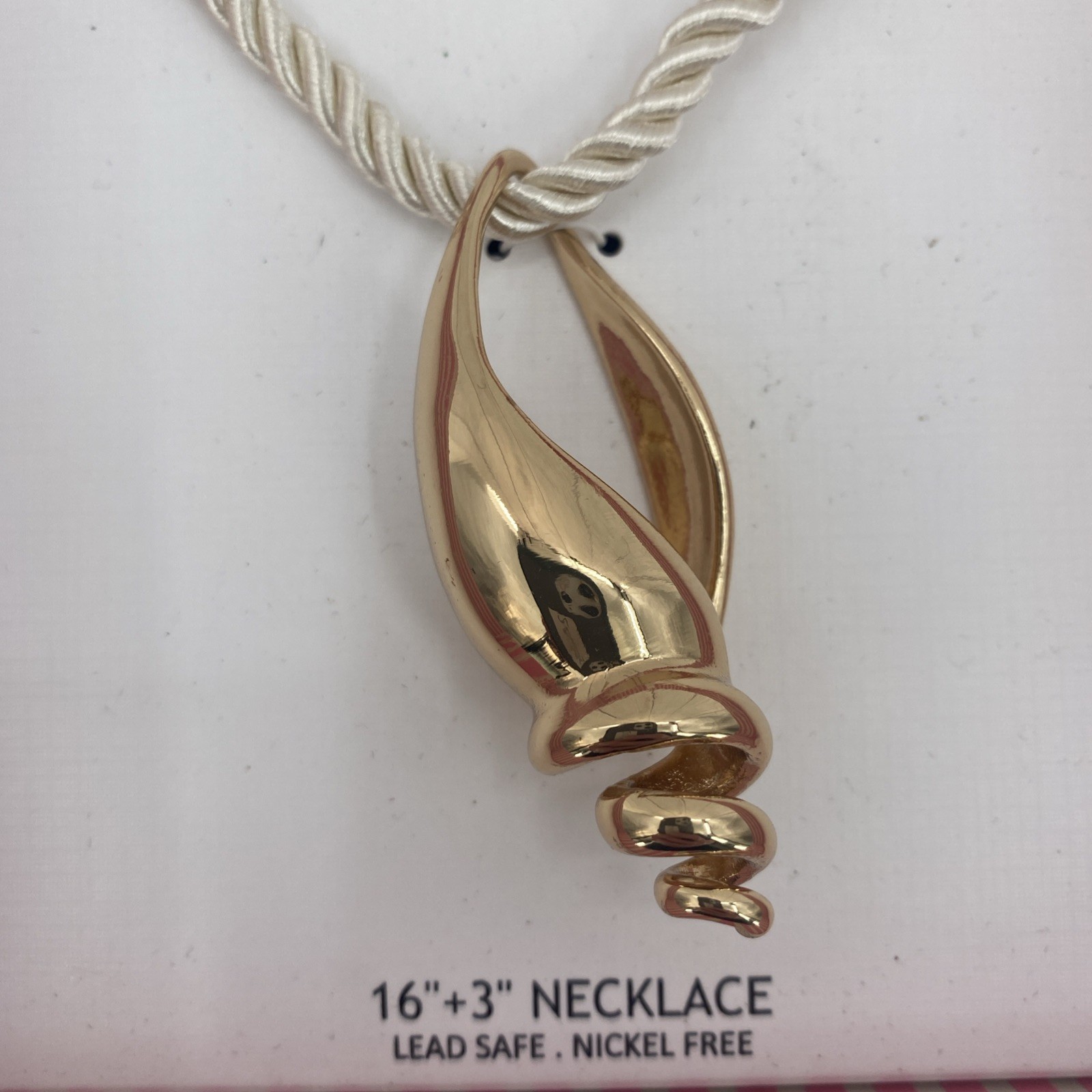 House of Harlow 1960 Necklace Gold Tone 3″ Conch Shell Pendant 16″ Ivory Cord