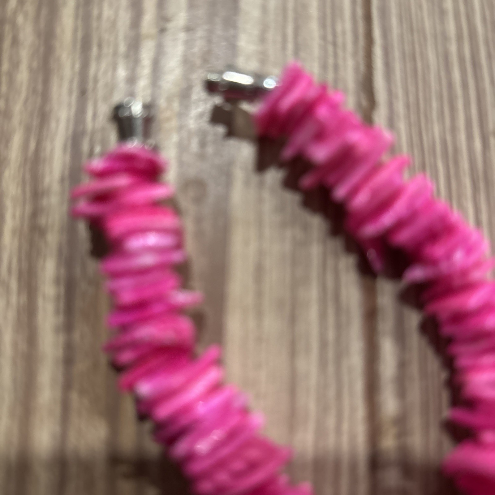 V Pretty fashion jewelry Hot Pink Beads Necklace 16 Inch Long Unisex