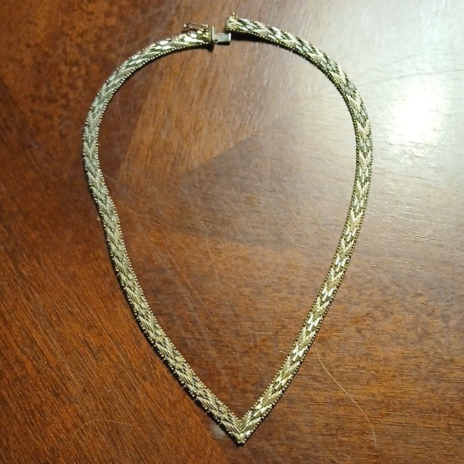 Gold Tone V-Shaped Herringbone Chain Necklace Metal Box Clasp Closure