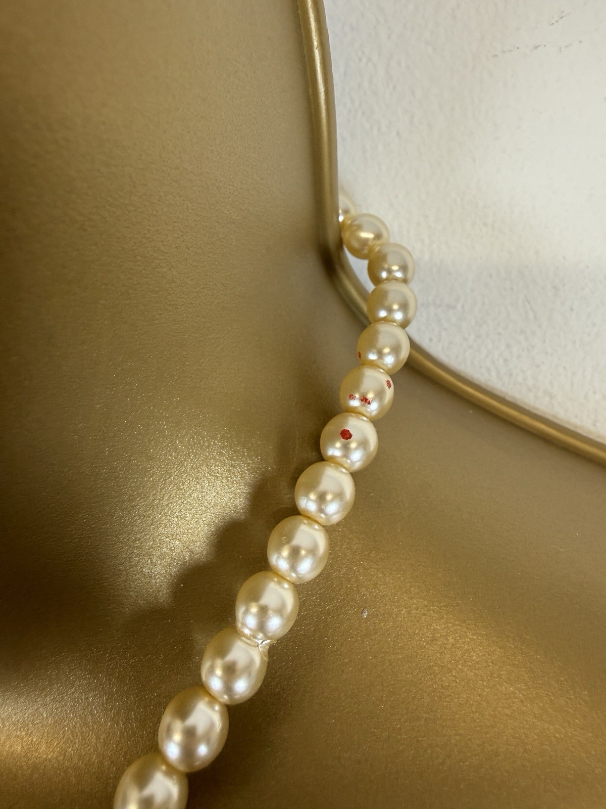 Modern Faux Pearl Necklace Gold Tone Rhinestone Heart Pendant Costume Choker