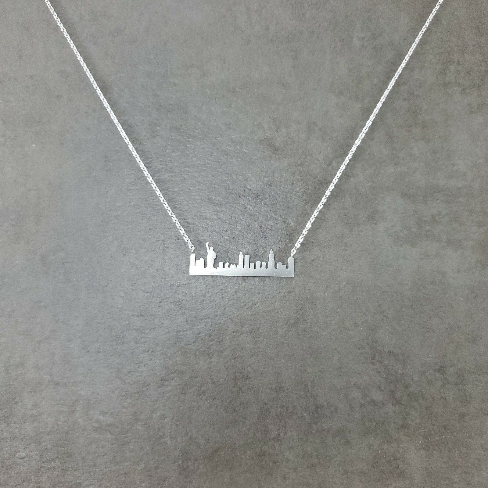 New York City Skyline SILVER Plated Necklace NYC Manhattan Liberty Freedom