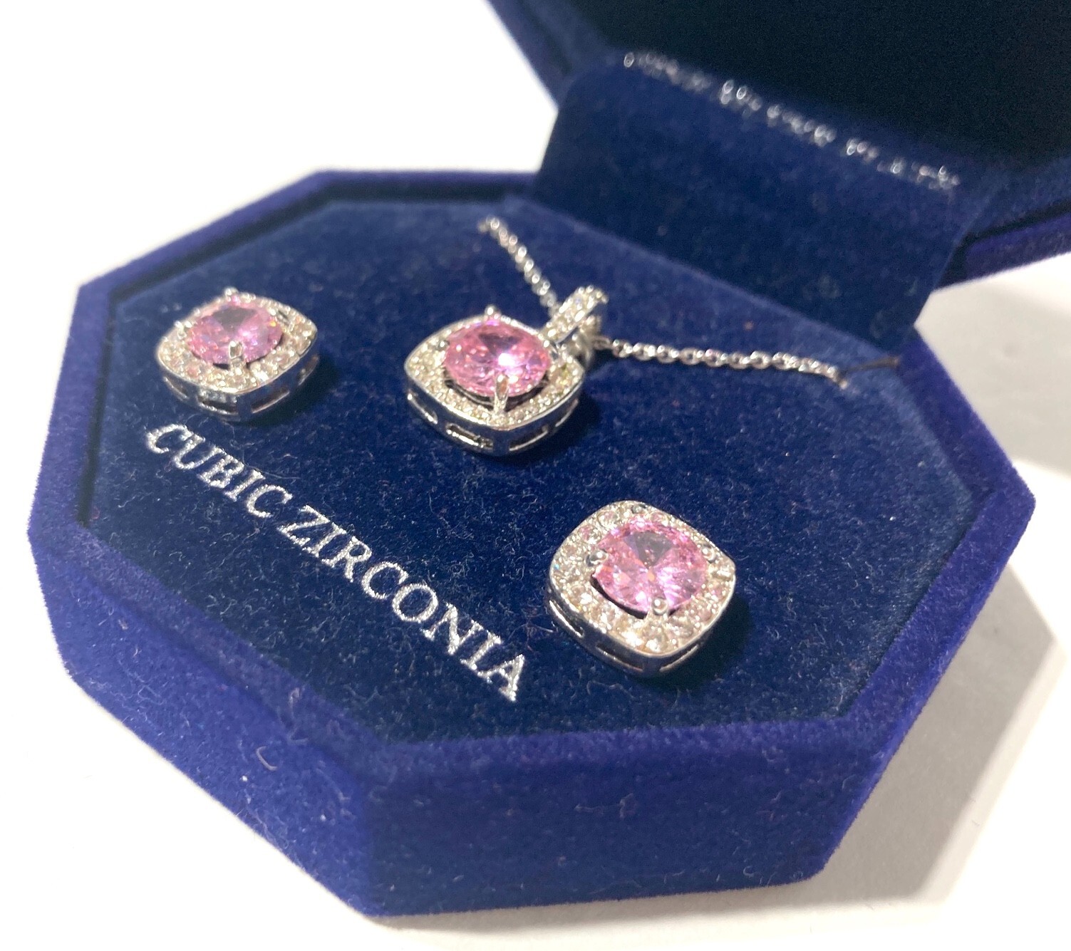MACY’S SILVER PLATED PINK CUBIC ZIRCONIA STUD EARRINGS & NECKLACE 18″ SET NIB