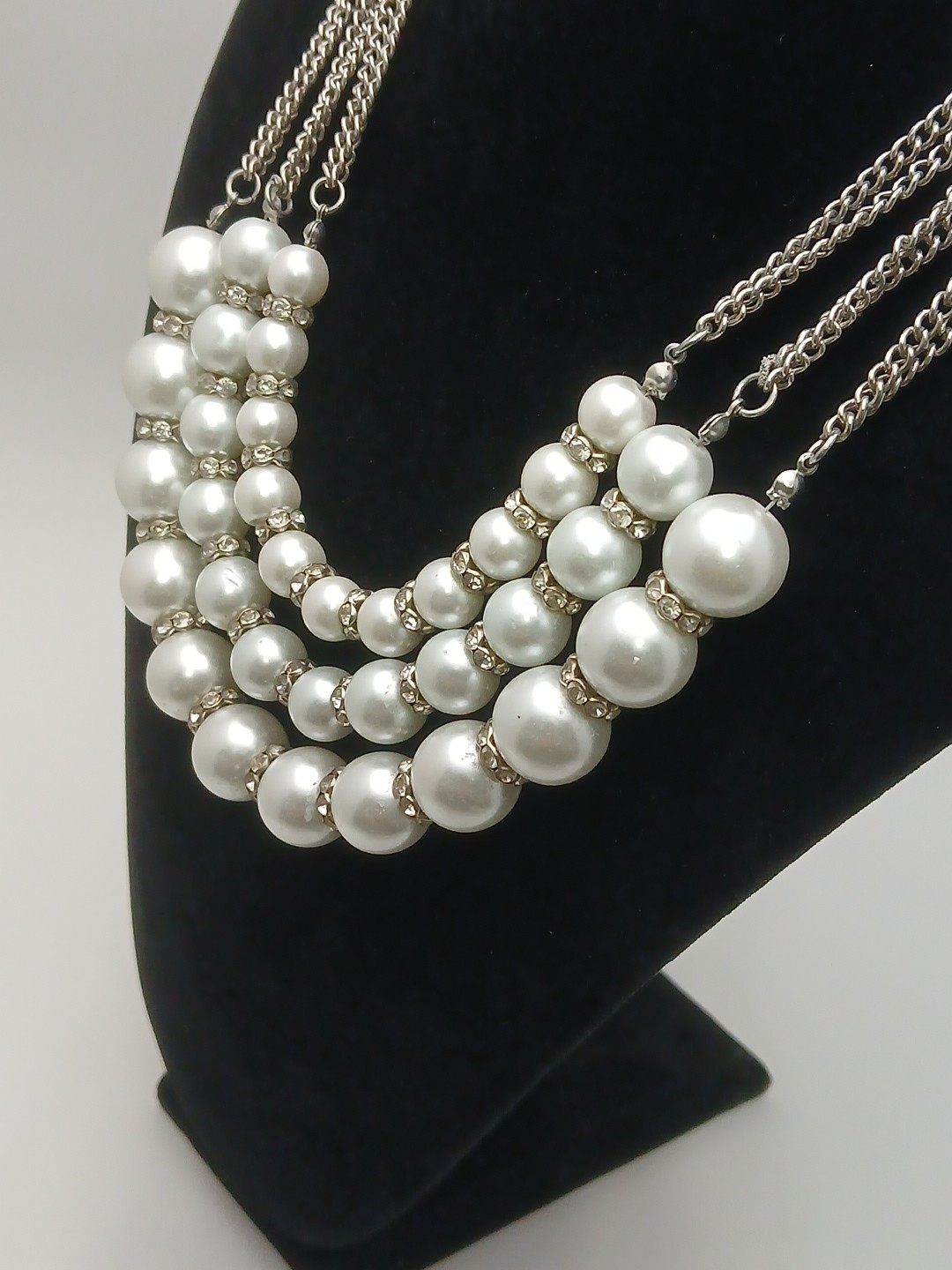 CATO 1946 BRAND silvertone layerd graduated faux pearls clear stones necklace