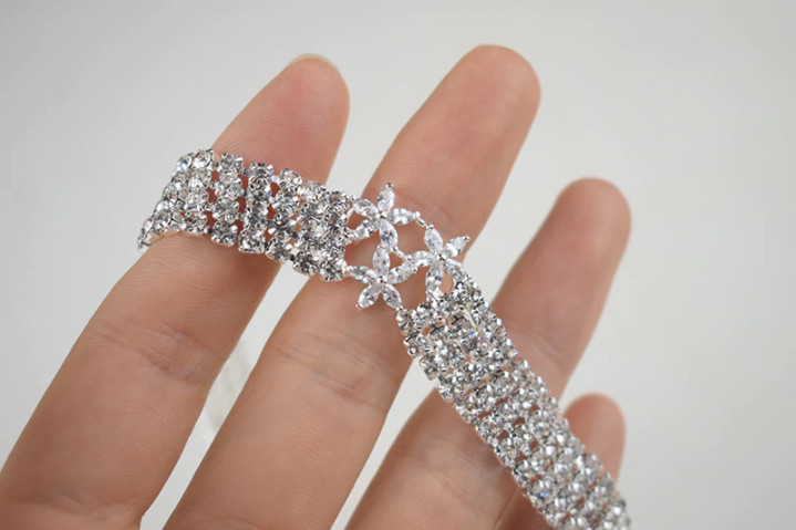 Beautiful Crystal Choker Triple Flowers Necklace, Sparkle Rhinestone, Great Gift