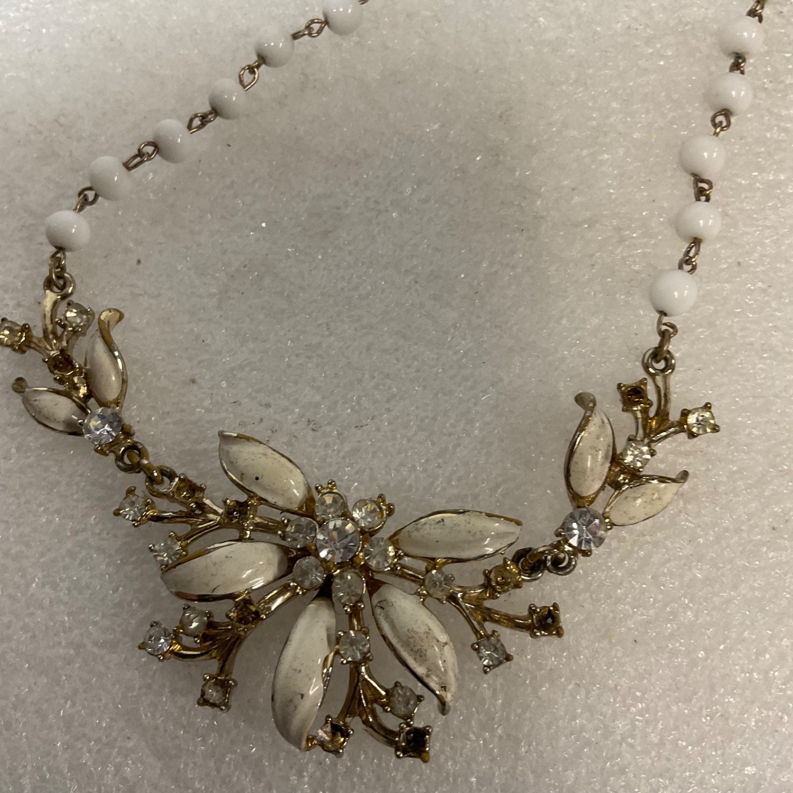 15 in White Bead Floral Rhinestone Bib Necklace Gold Tone Clasp
