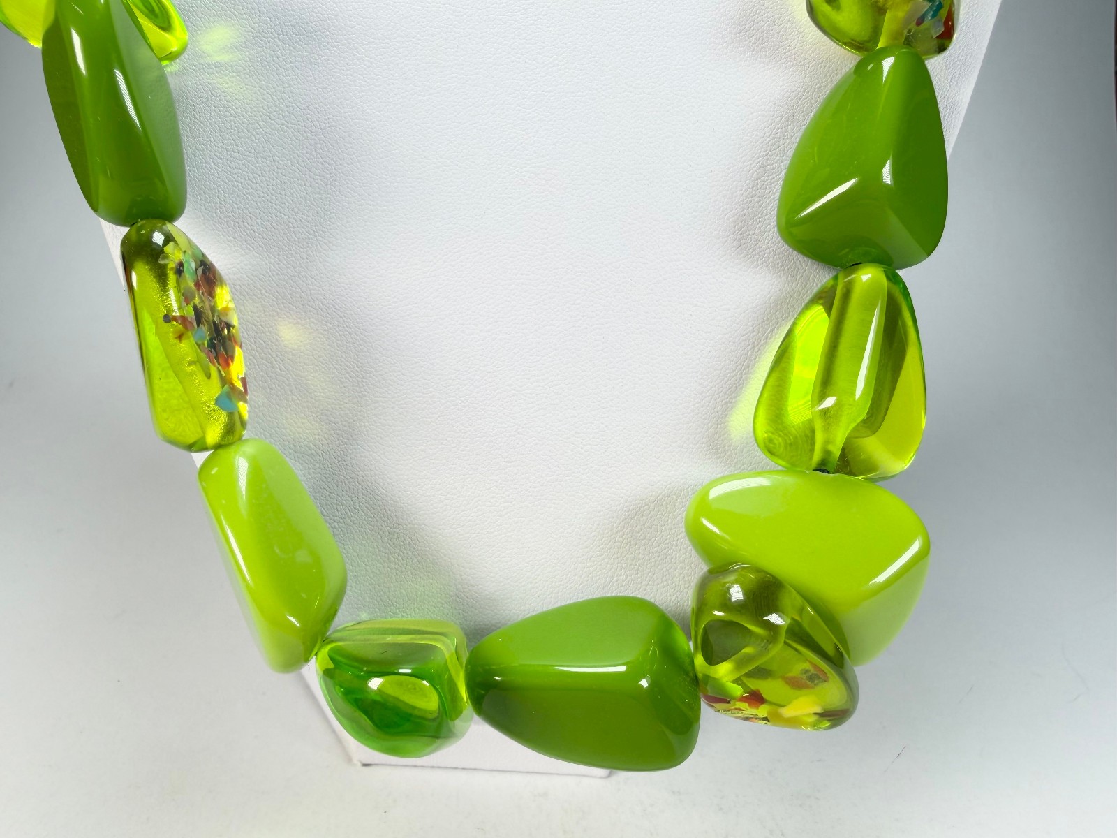 Jackie Brazil “Diamonds Green / Transparent Flintstone Bone 80cm Necklace N0080