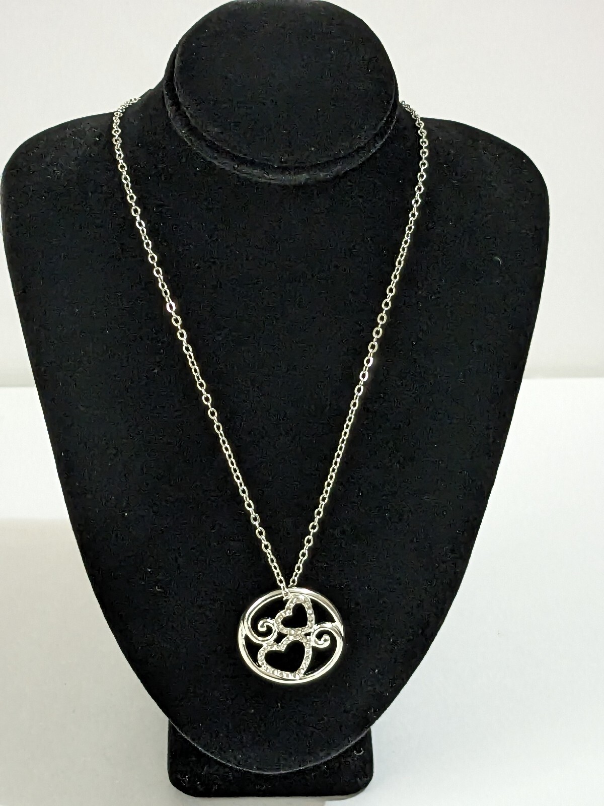 Intertwined Rhinestone Hearts Pendant Silver Tone Necklace. 18″. Modern.