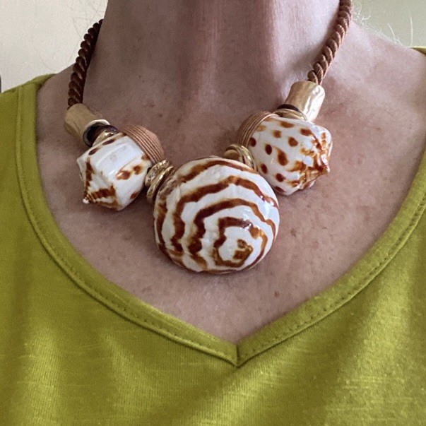 Large Shell Necklace Piper K 17-20” Gold Tone White & Carmel Color