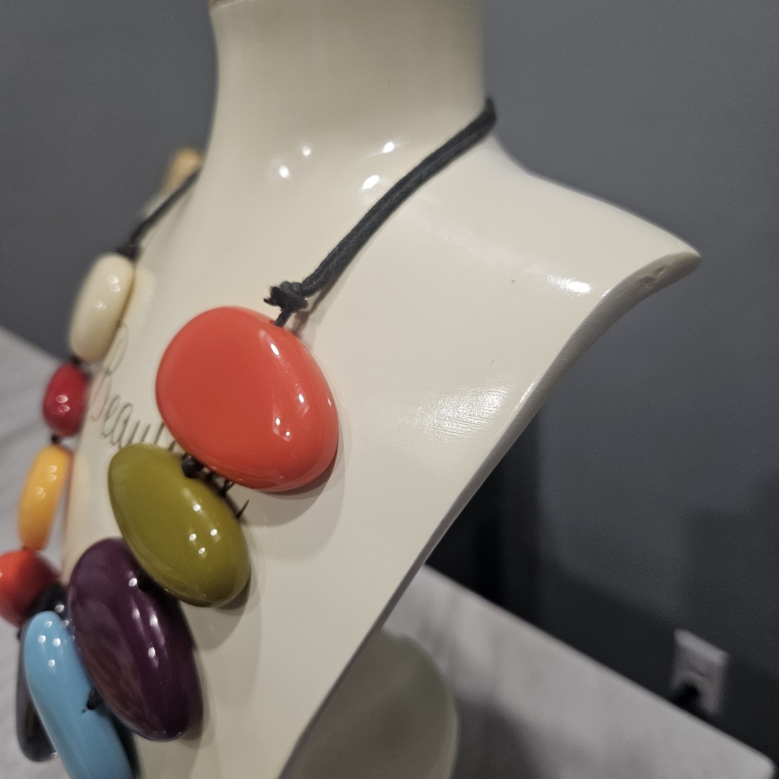 Chunky JACKIE BRAZIL Colorful Bakelite Flat River Rock Statement Necklace 18″