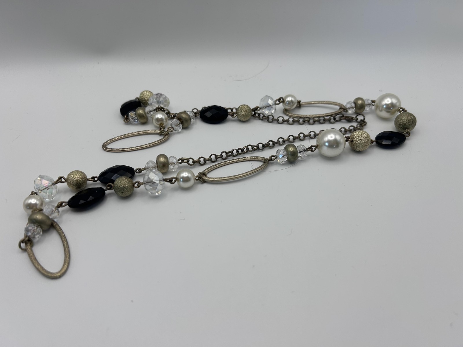 Necklace Gold Tone Black White Beaded Station Imitation Pearl 22 Inch Chain